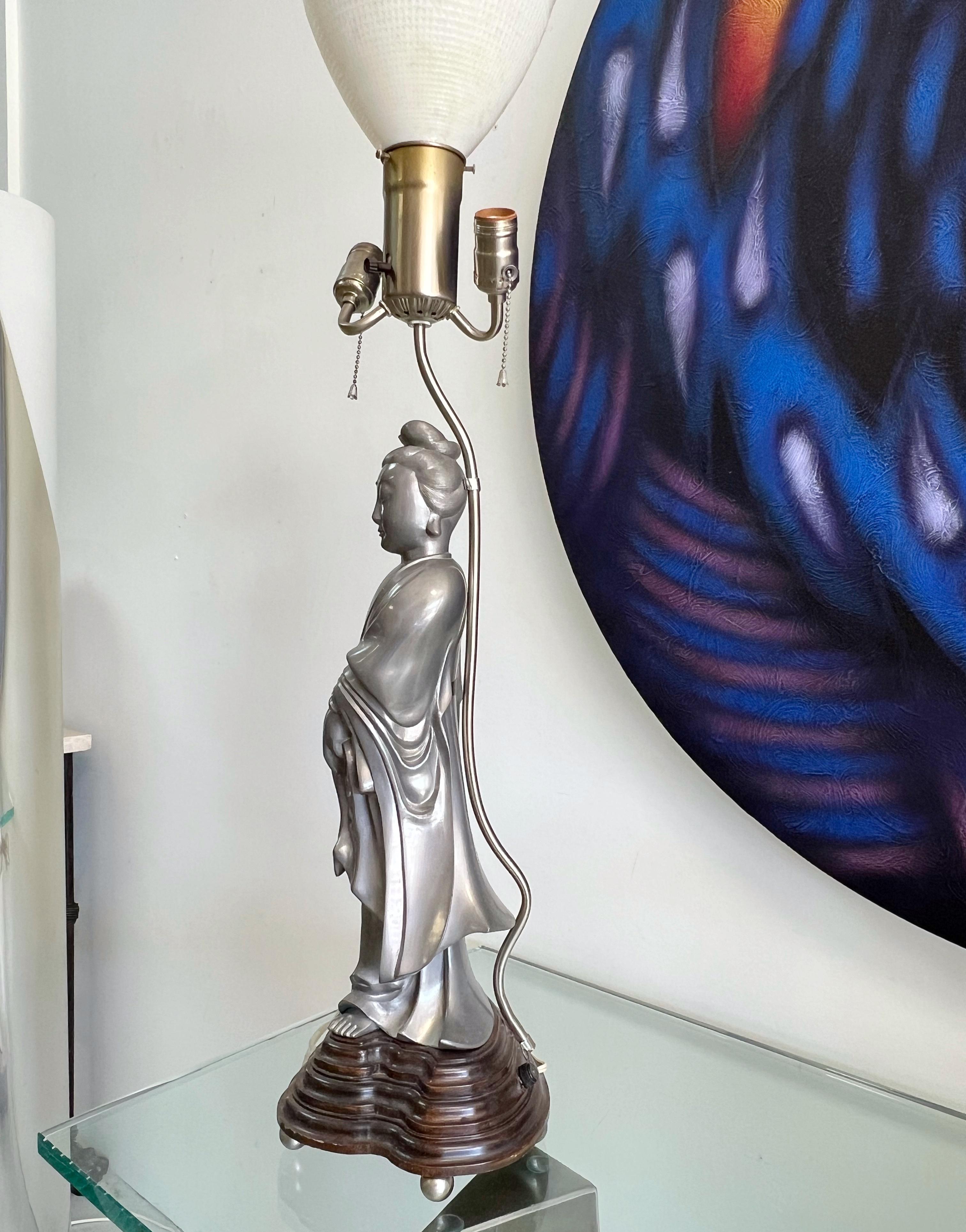 Modernist Oriental Pewter Sculpture Table Lamp In Good Condition For Sale In Miami, FL