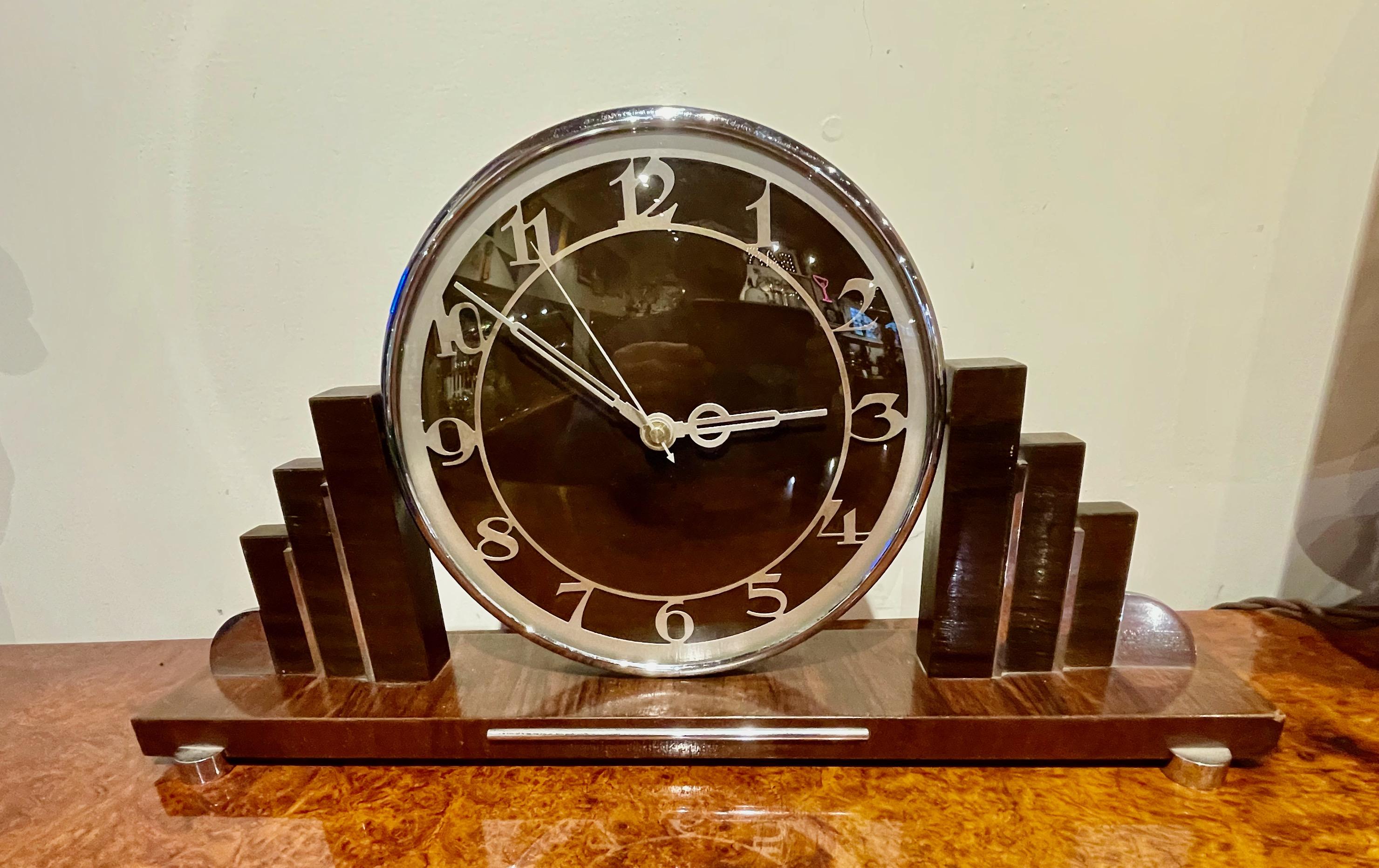 Modernist Original Art Deco Mantle Clock Quartz Conversion In Good Condition In Oakland, CA