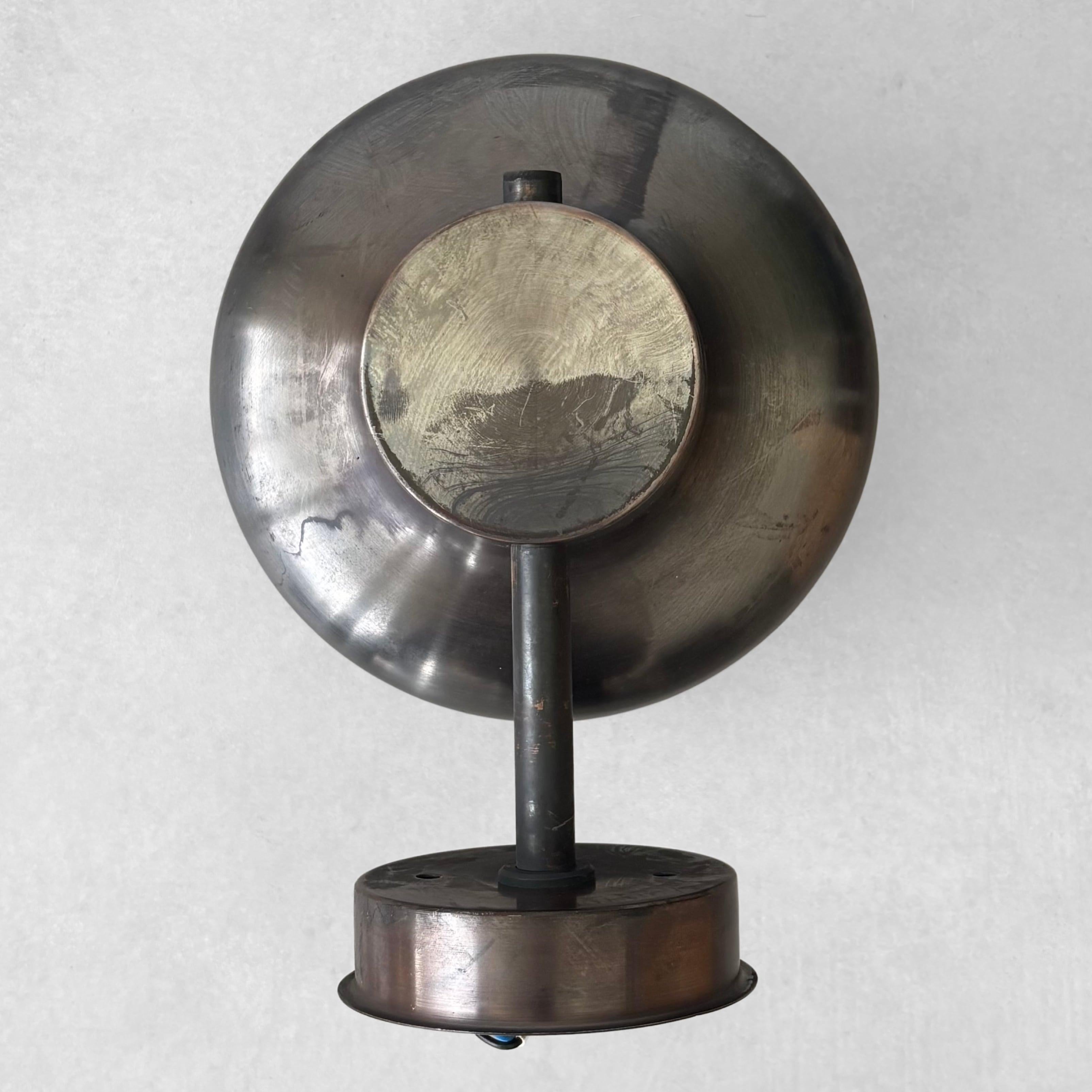 Milieu du XXe siècle Applique d'extérieur moderniste, Carl Thore, Granhaga, cuivre oxydé, Suède années 1960 en vente
