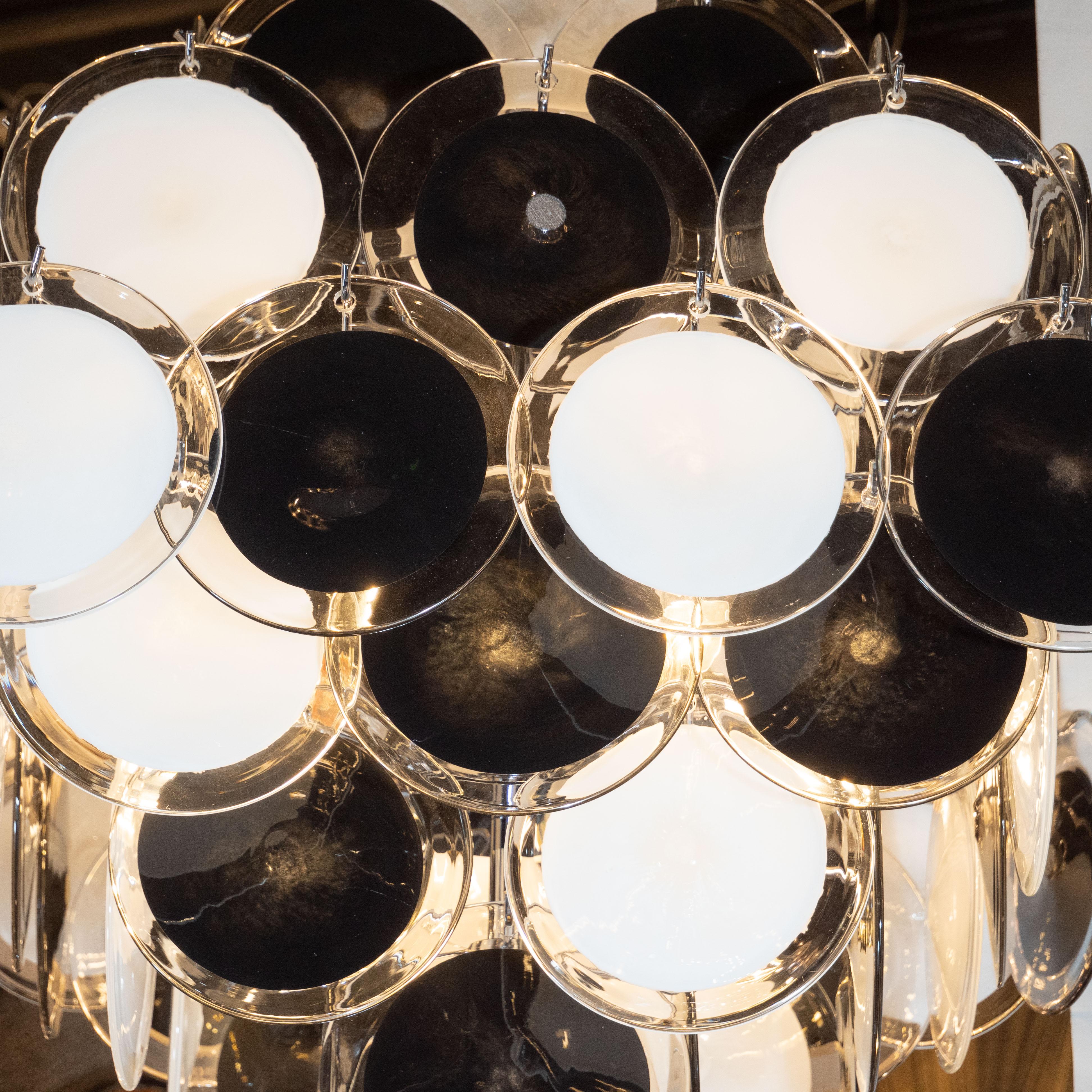 Modernistischer Scheiben-Kronleuchter im Pagodenstil aus mundgeblasenem Muranoglas in Schwarz und Weiß (Moderne der Mitte des Jahrhunderts) im Angebot