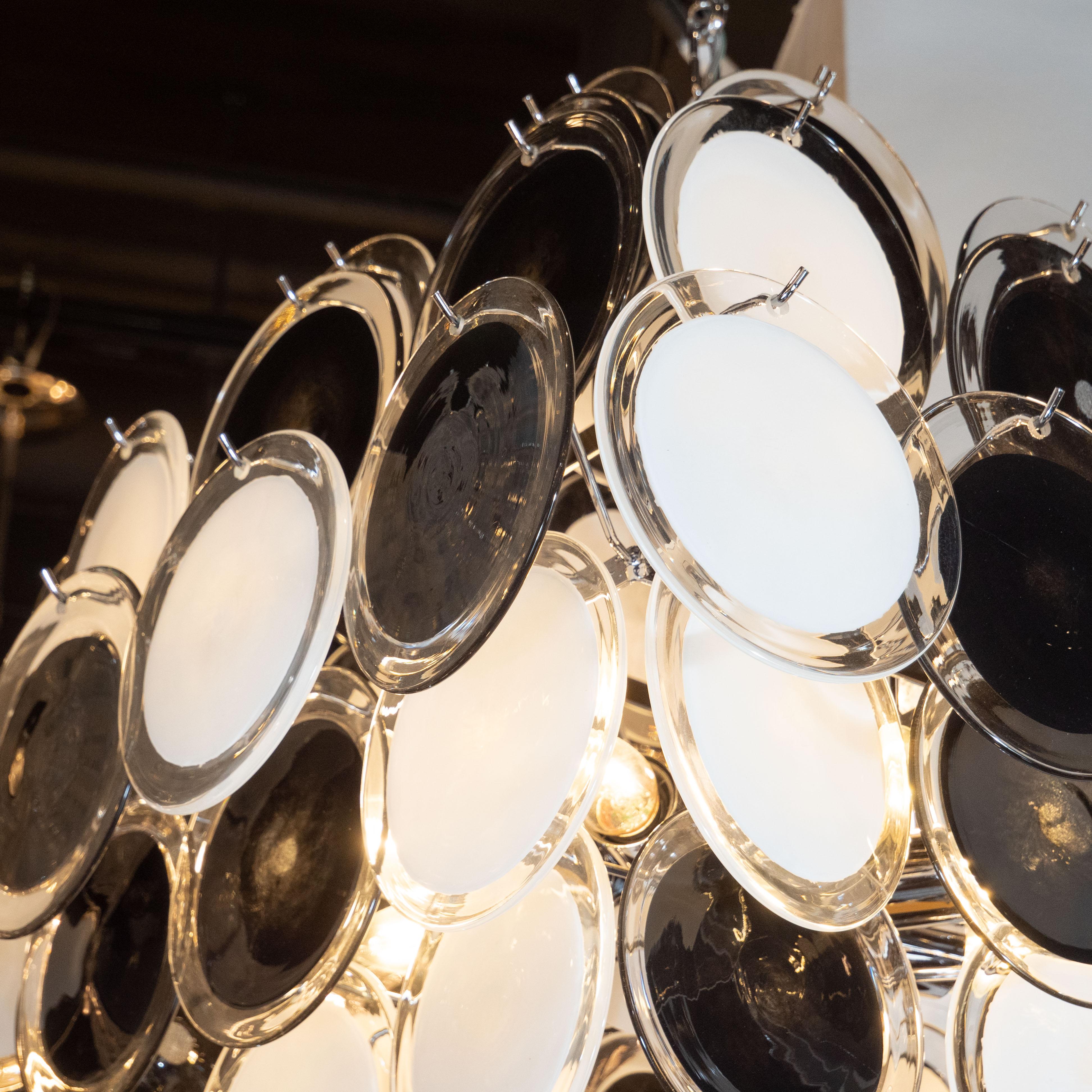 Modernistischer Scheiben-Kronleuchter im Pagodenstil aus mundgeblasenem Muranoglas in Schwarz und Weiß (21. Jahrhundert und zeitgenössisch) im Angebot