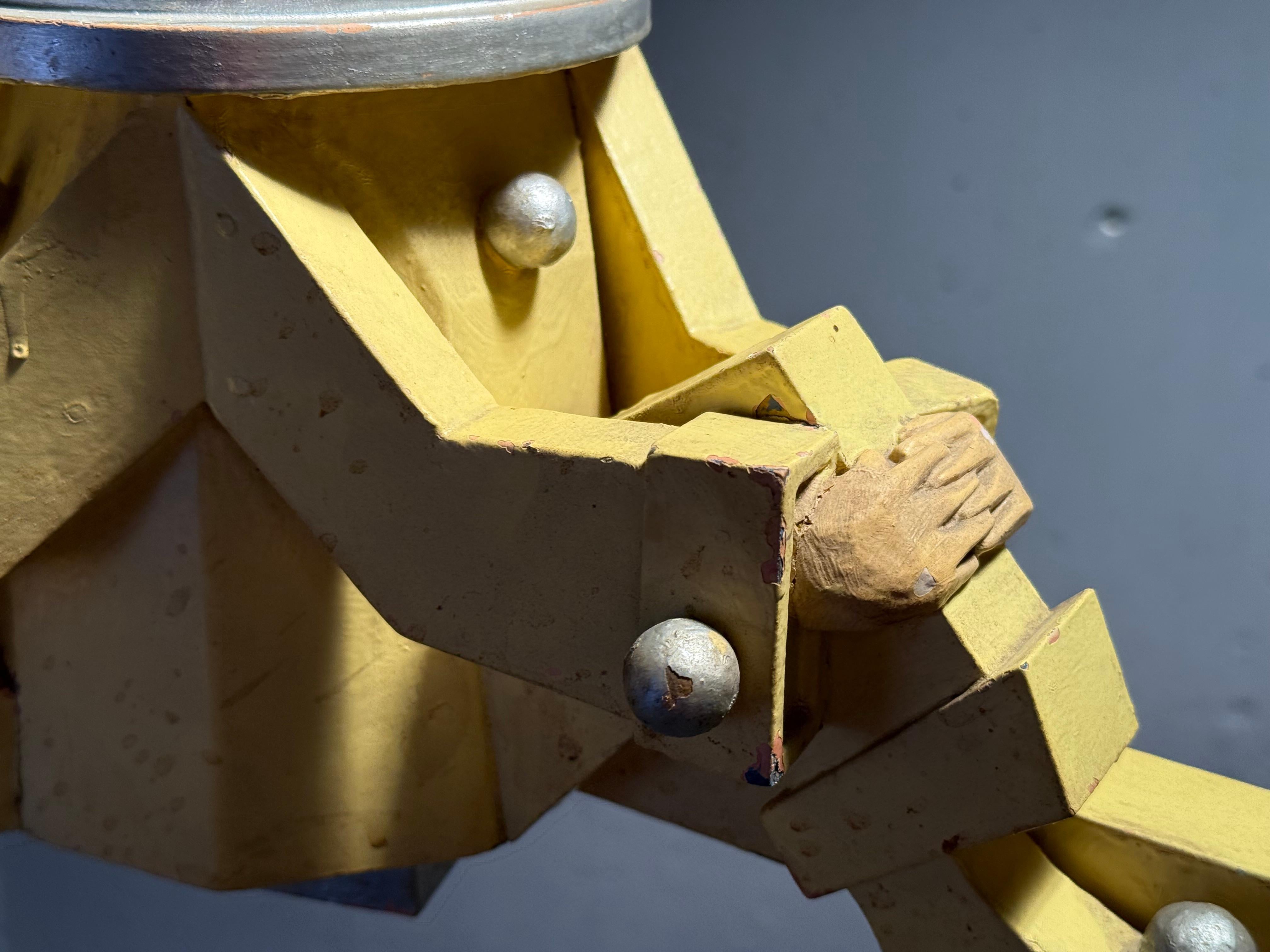 Lampadario modernista in legno verniciato unico nel suo genere in vendita 3