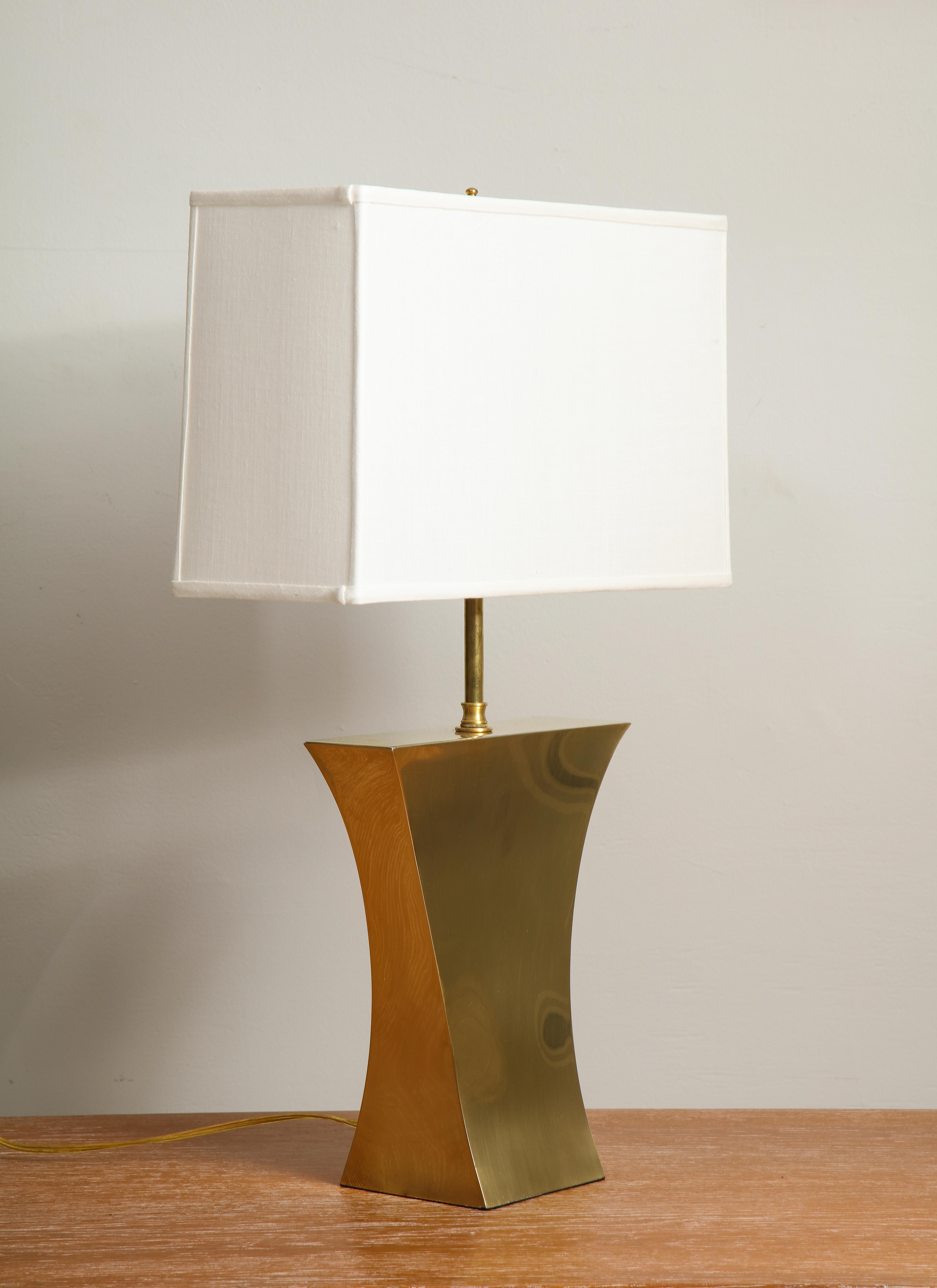 Modernist Pair of Brass Table Lamps In Good Condition In New York, NY