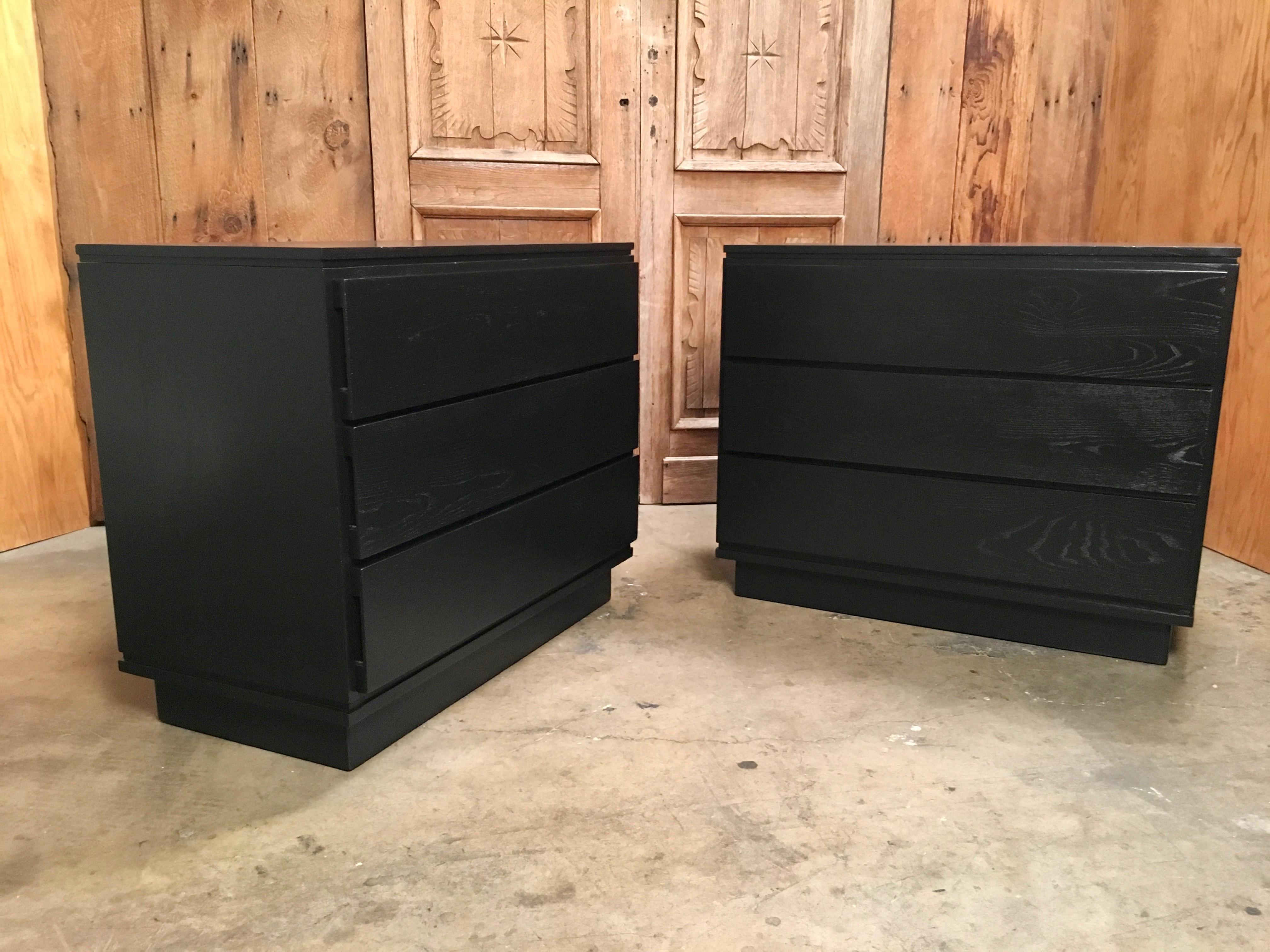 Modernist Pair of Dressers In Good Condition In Denton, TX