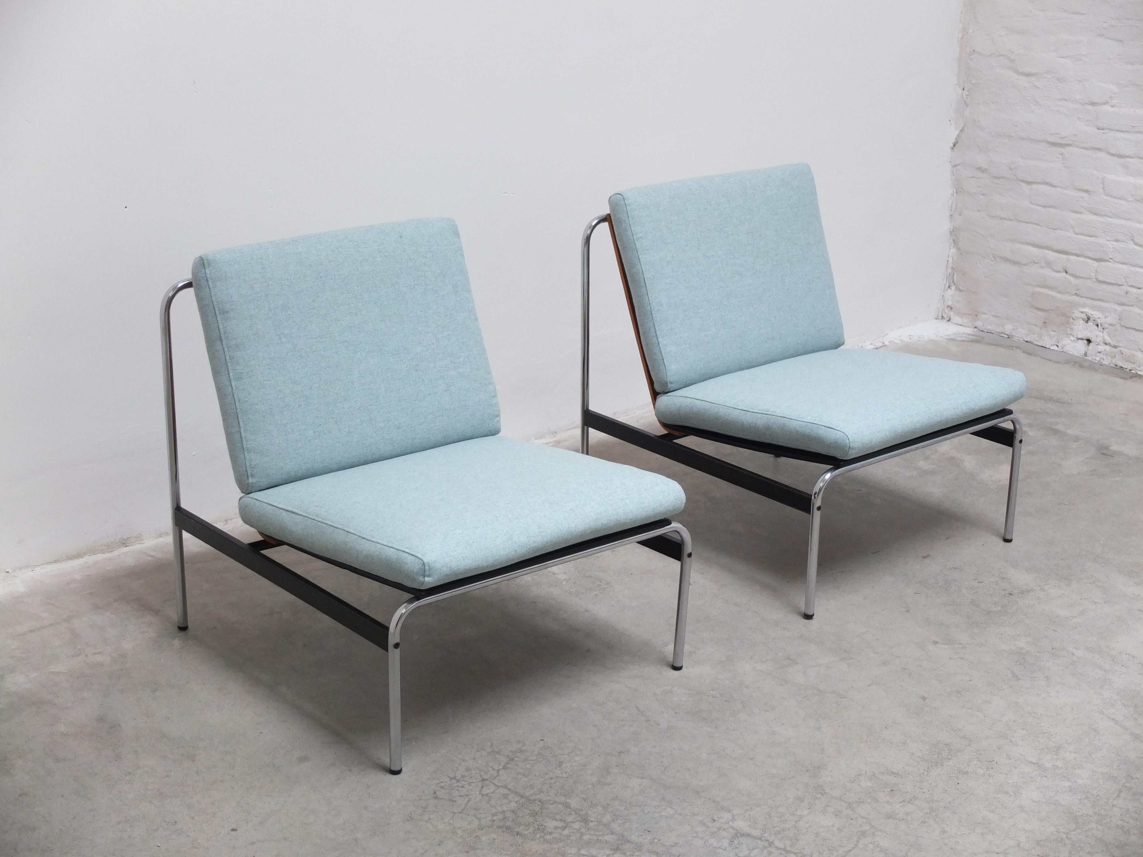 Modernistisches Paar Sessel ohne Armlehne im Stil von Kho Liang Ie, 1960er Jahre (Moderne der Mitte des Jahrhunderts) im Angebot
