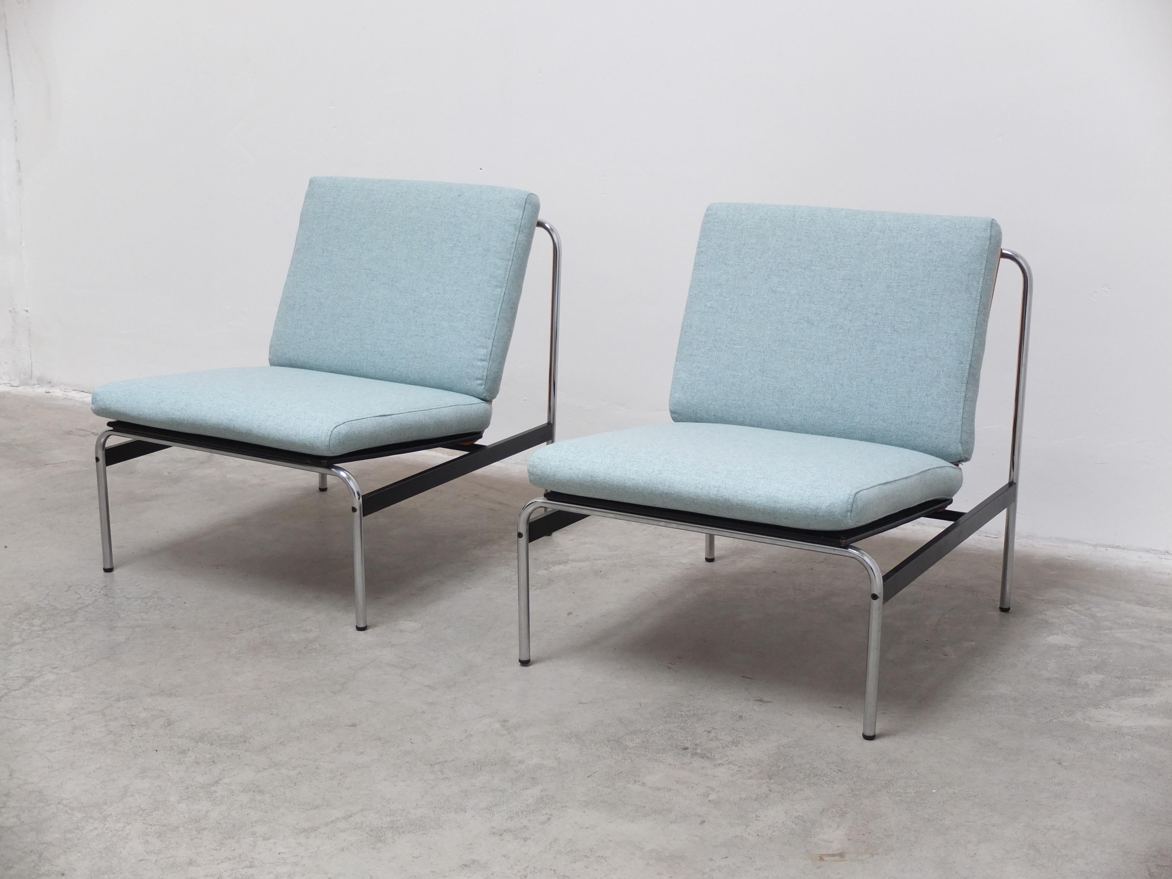Modernistisches Paar Sessel ohne Armlehne im Stil von Kho Liang Ie, 1960er Jahre (Niederländisch) im Angebot