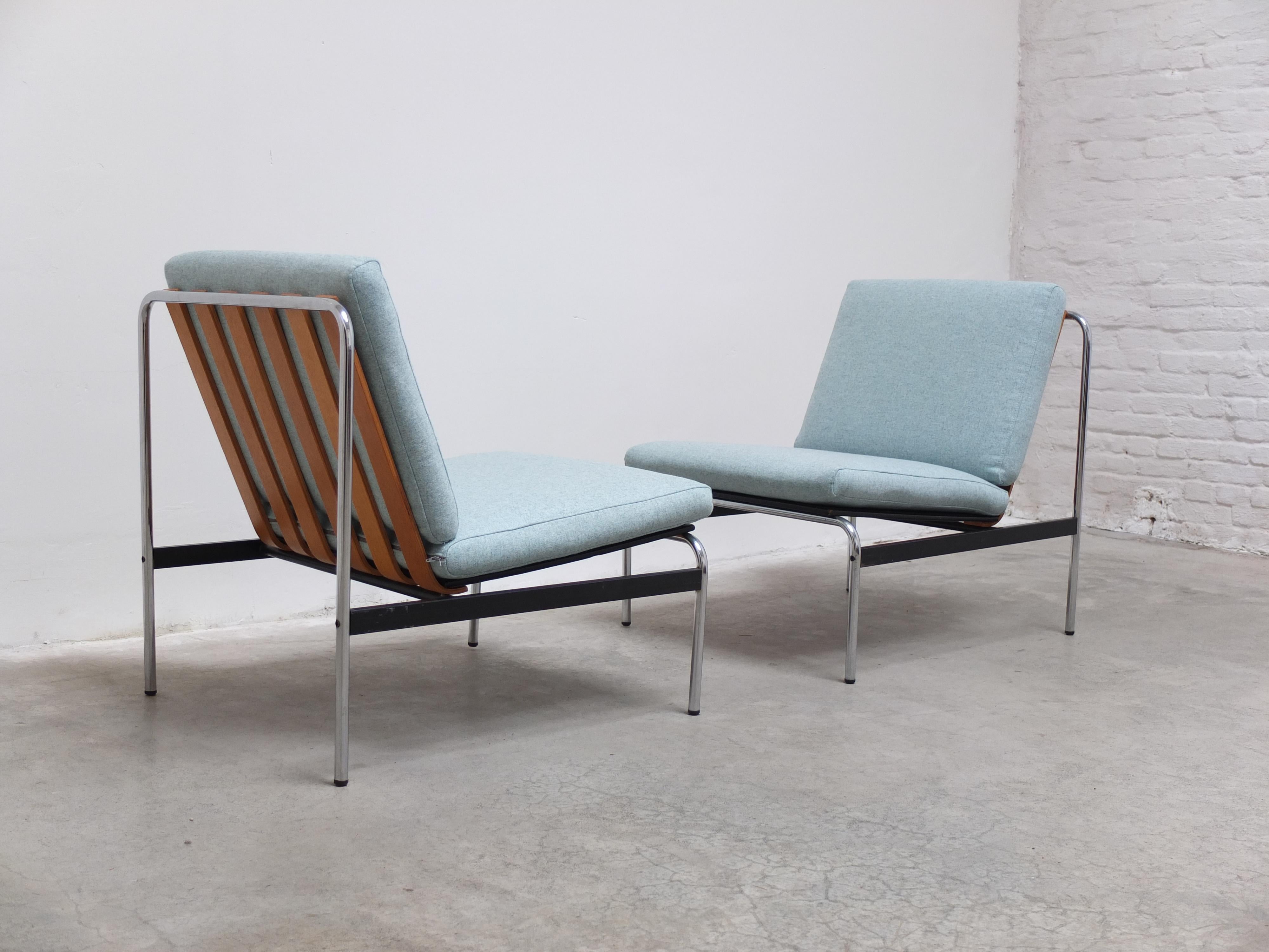 Modernistisches Paar Sessel ohne Armlehne im Stil von Kho Liang Ie, 1960er Jahre (20. Jahrhundert) im Angebot