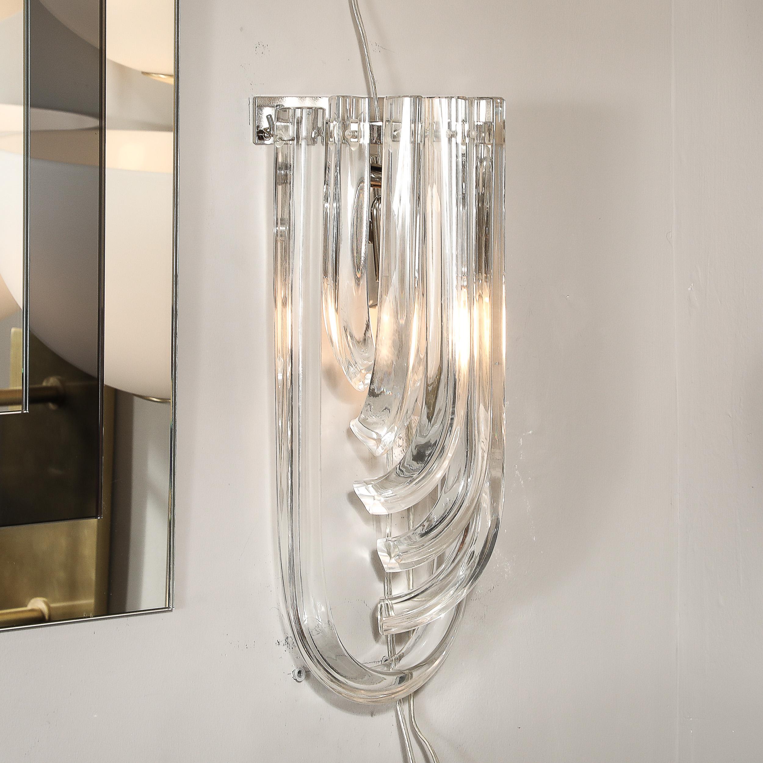 Italiano Coppia modernista di lampade a nastro in vetro traslucido di Murano soffiato a mano in vendita