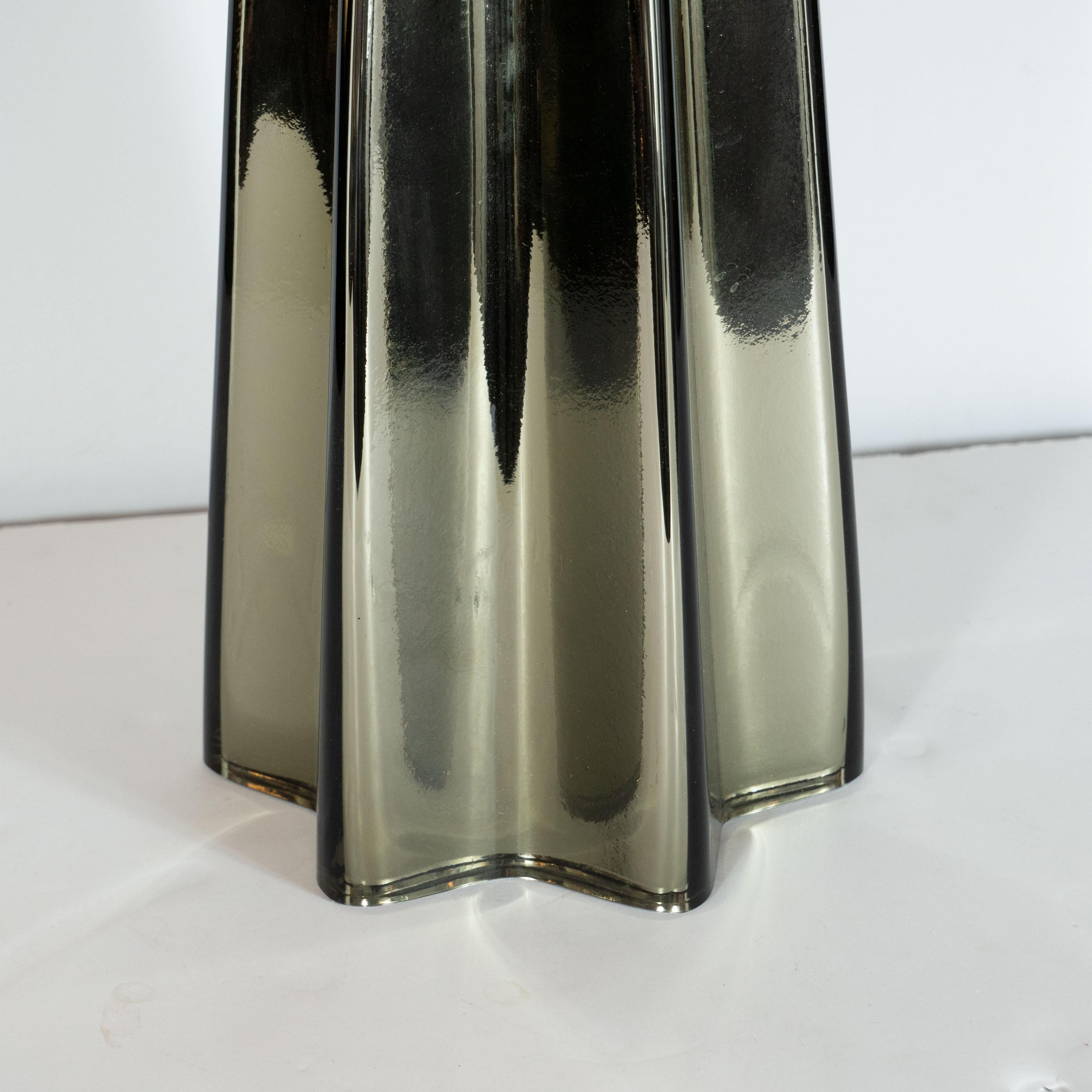 Modernistisches Paar mundgeblasener Lampen in X-Form aus mundgeblasenem Murano-Quecksilberglas (Italienisch) im Angebot