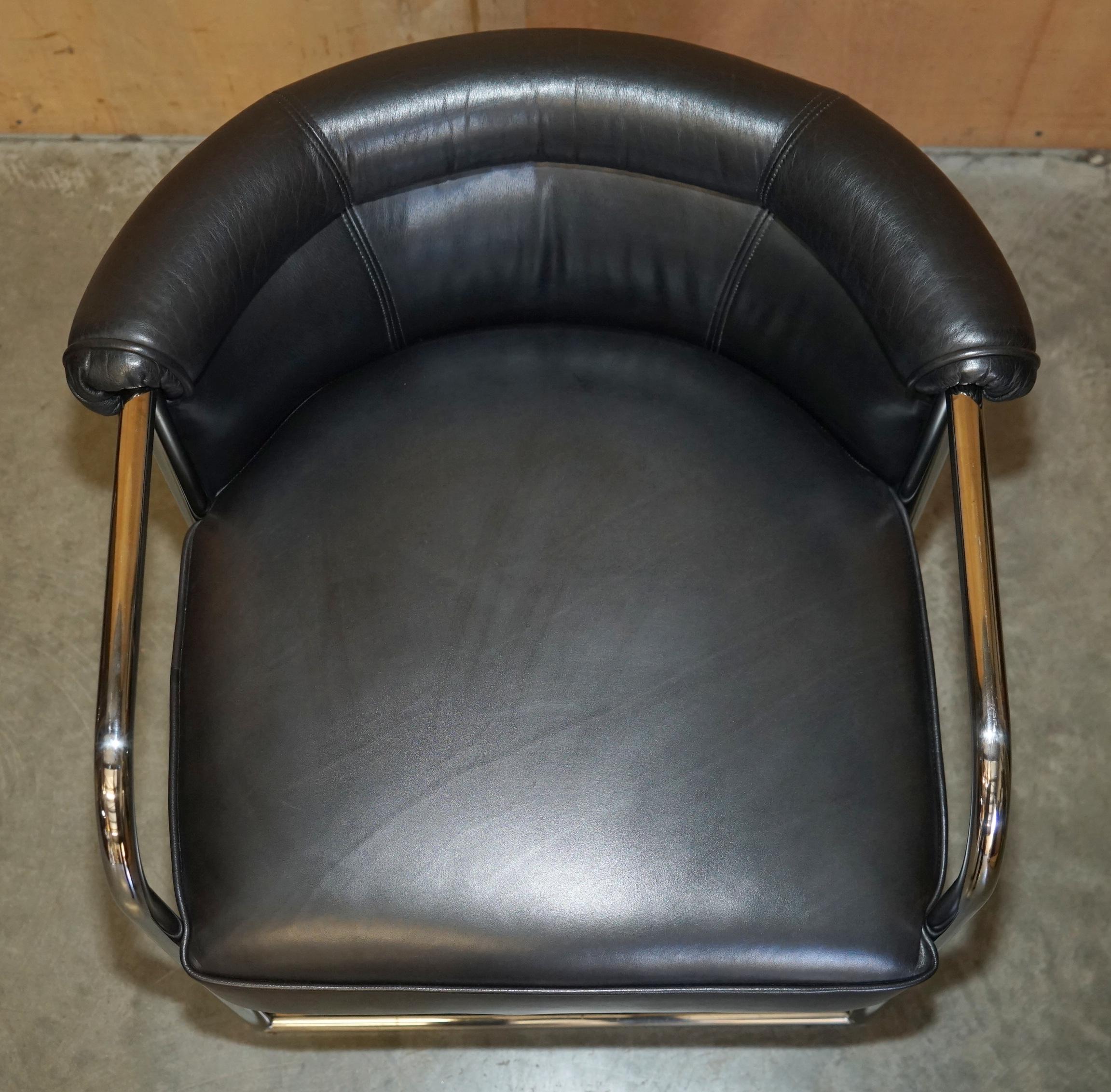 Fatto a mano COPPIA MODERNISTA DI POLTRONE TUBOLARI CROMATE IN PELLE NERA DI Ralph Lauren in vendita