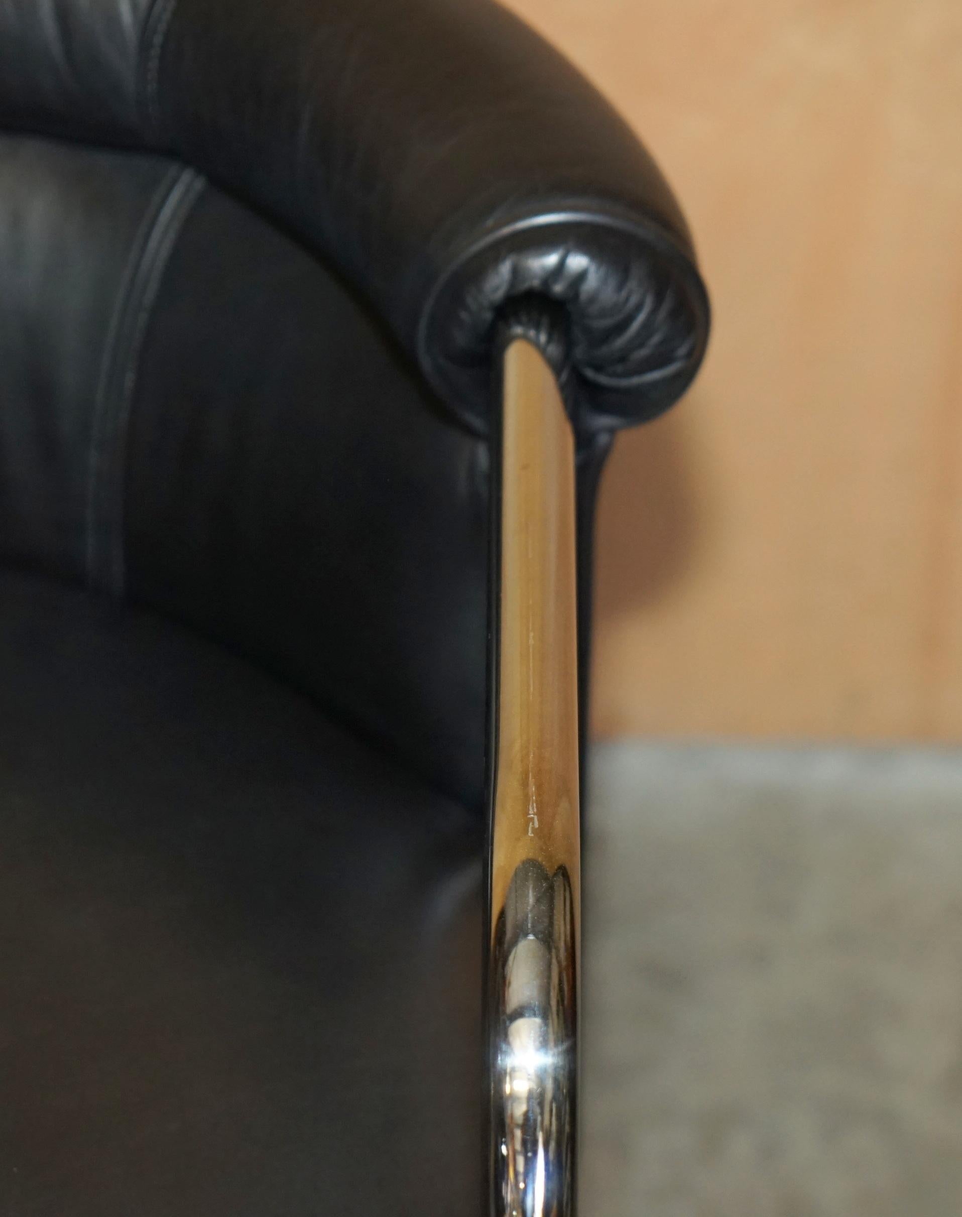 XX secolo COPPIA MODERNISTA DI POLTRONE TUBOLARI CROMATE IN PELLE NERA DI Ralph Lauren in vendita