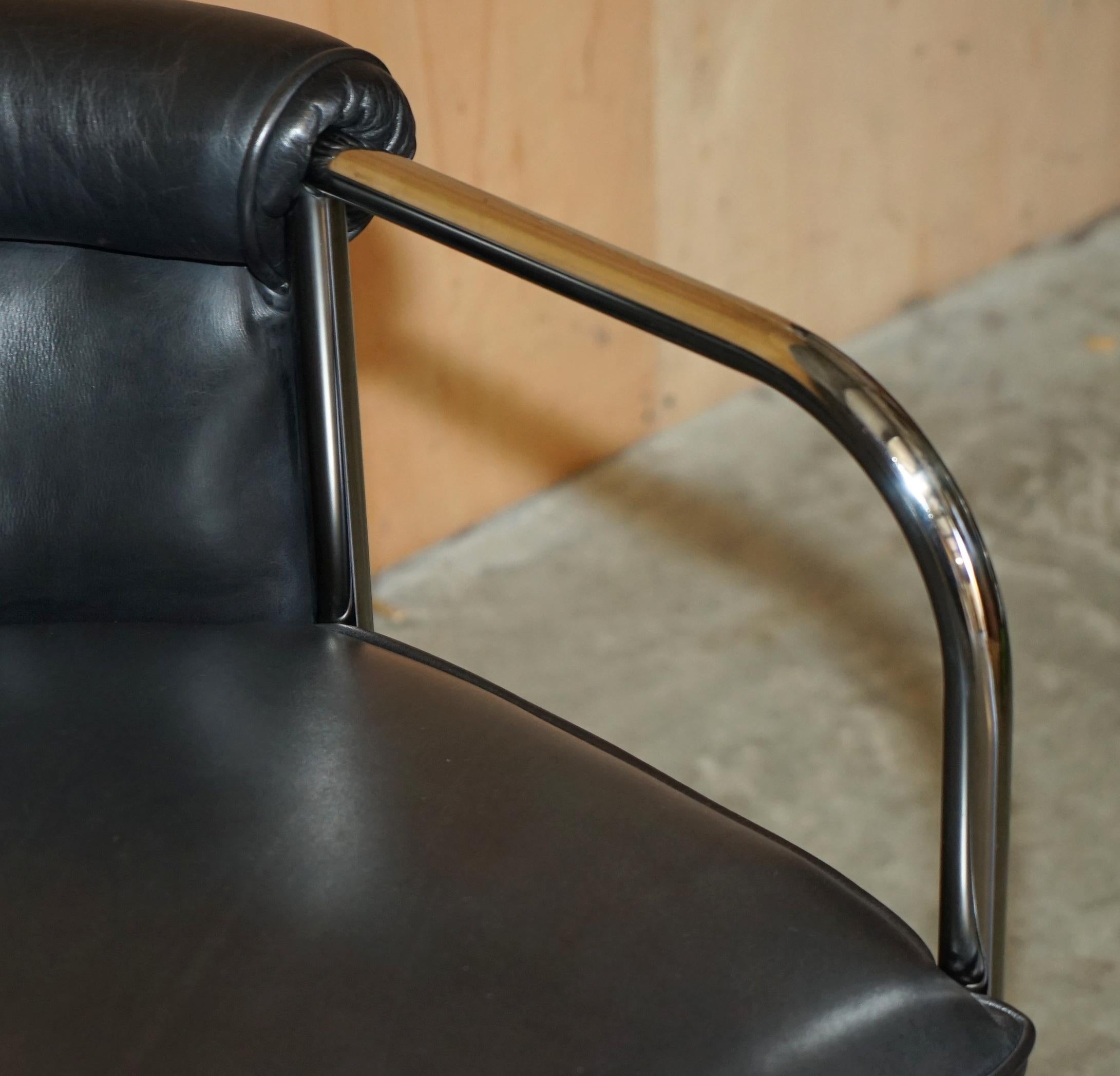 Pelle COPPIA MODERNISTA DI POLTRONE TUBOLARI CROMATE IN PELLE NERA DI Ralph Lauren in vendita