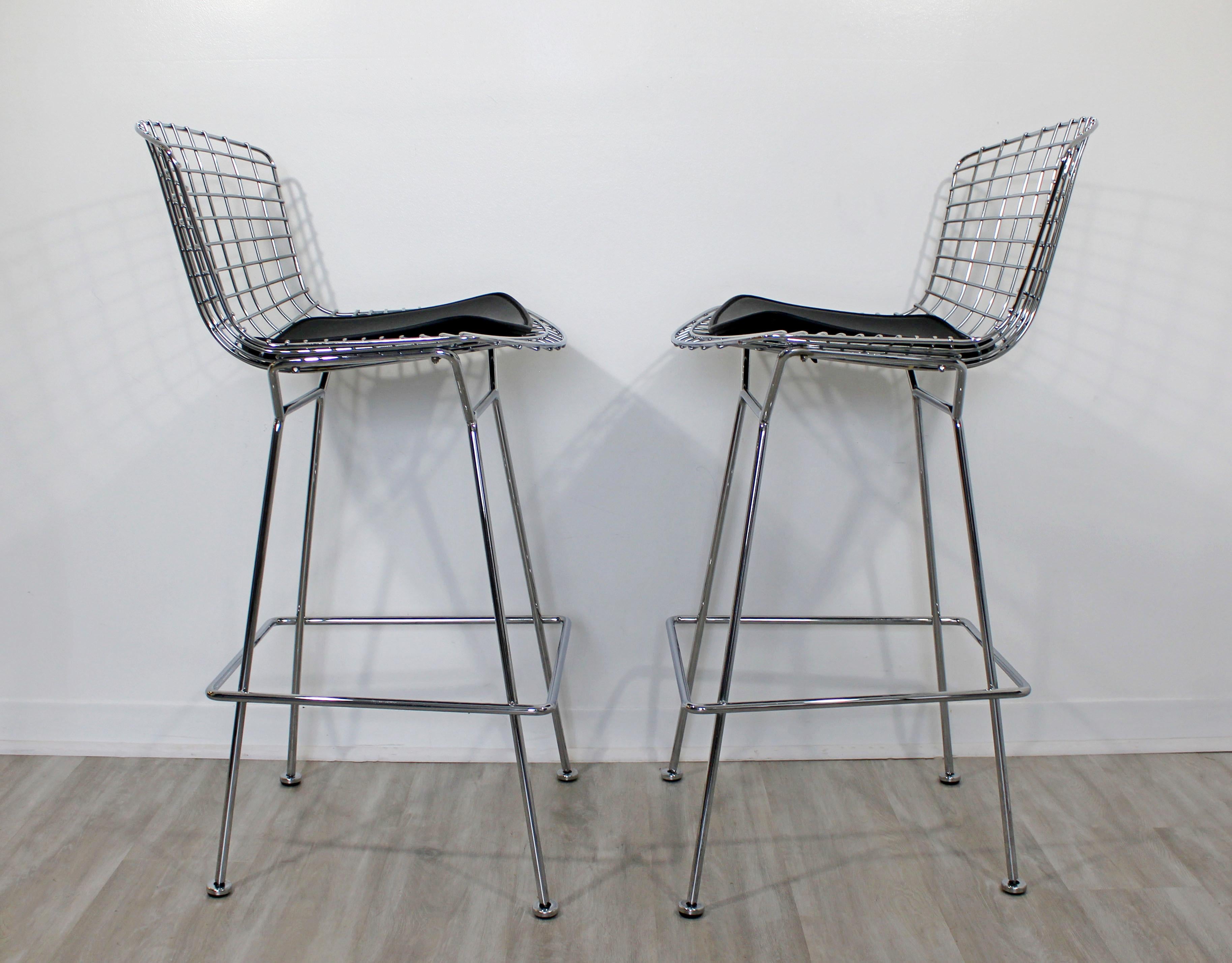 Modernist Pair of Reissued Bertoia High Bar Stools Chrome and Black Vinyl Knoll In Good Condition In Keego Harbor, MI
