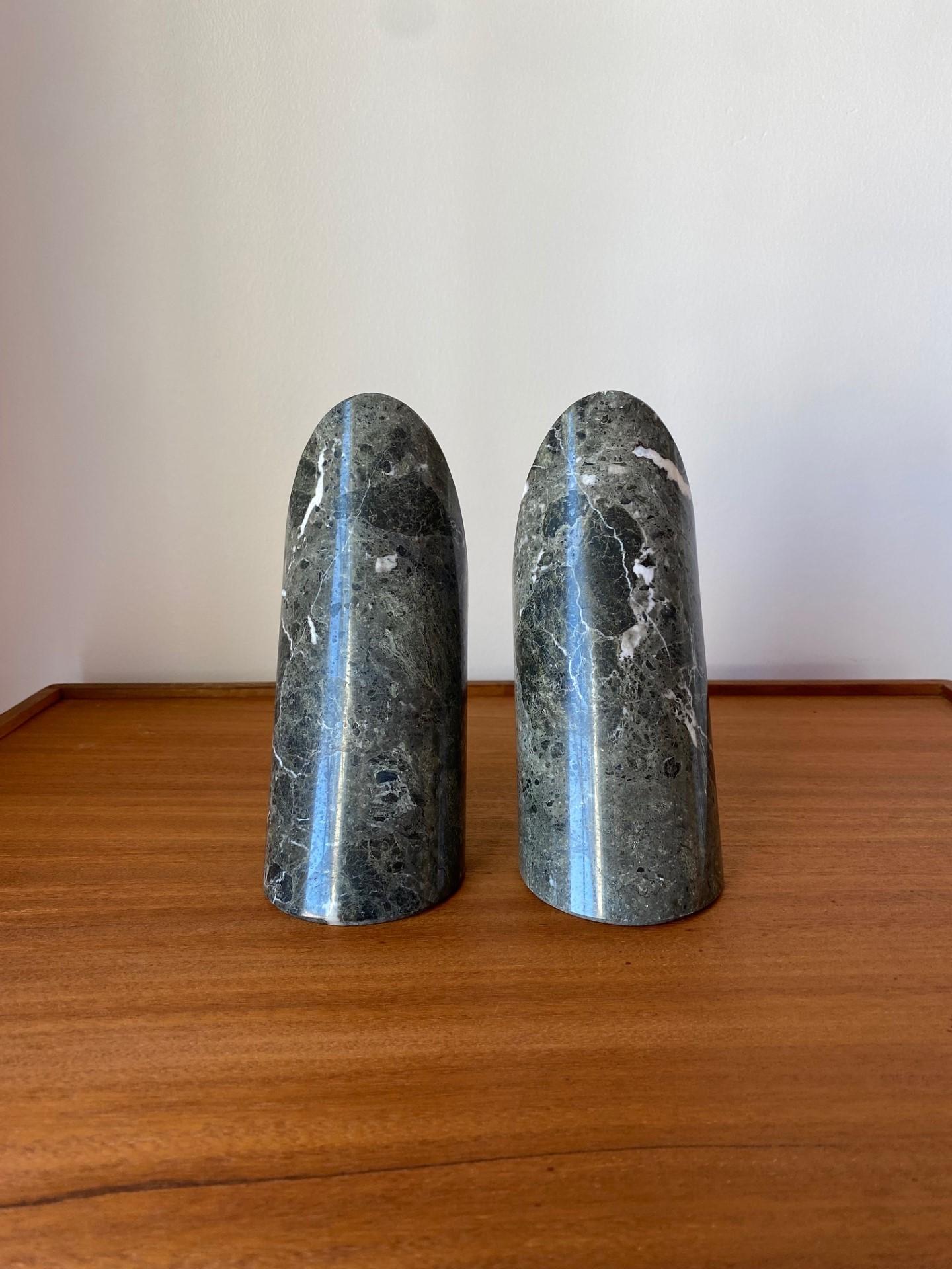 Hand-Crafted Modernist Pair of Solid Marble Bookends Memphis Era For Sale