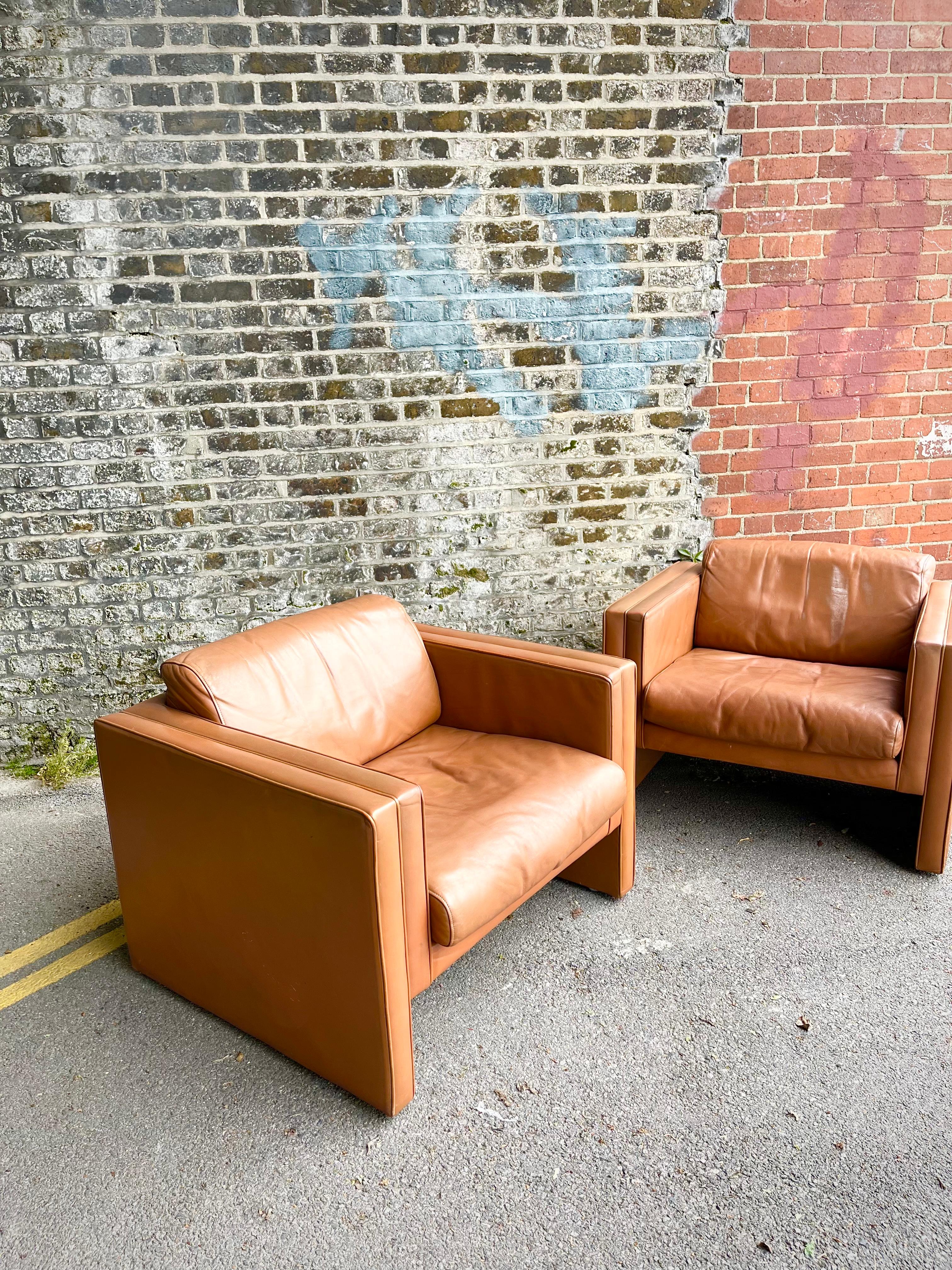 A super stylish pair of German modernists club chairs.
Produced in the 1970s by top furniture manufacturer Walter Knoll, these substantial chairs cut a mean shape with those twin-arms and that impressive cuboid design.
Extremely comfortable and well