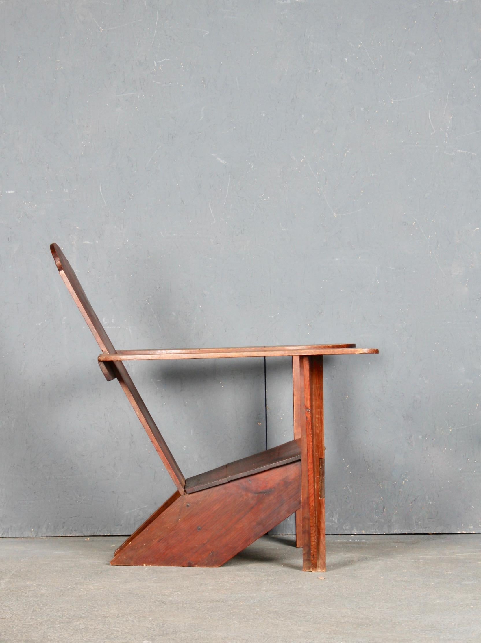 Paire de fauteuils de sculpture en bois modernistes en vente 5