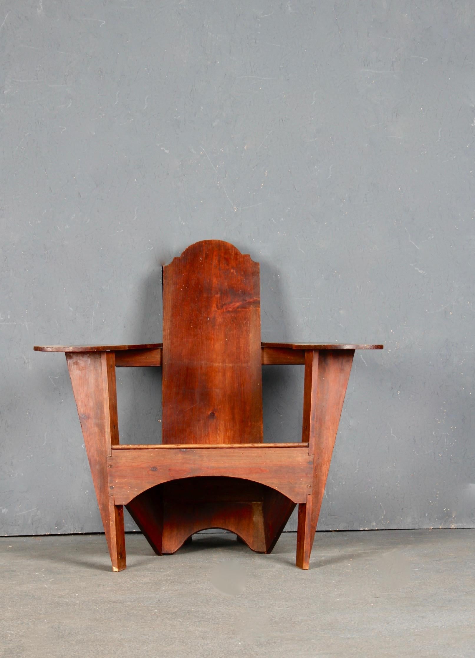 Paire de fauteuils de sculpture en bois modernistes en vente 6