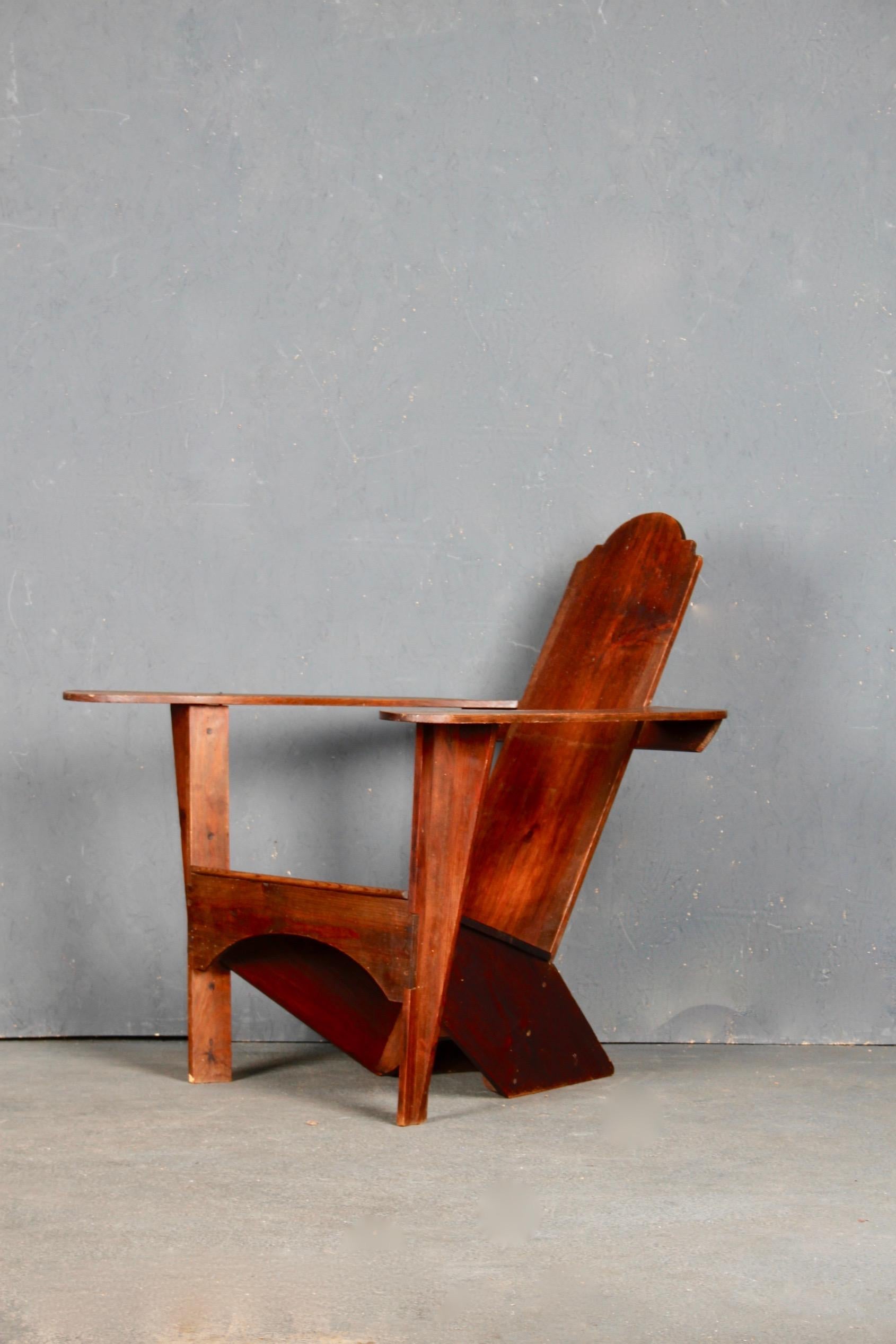 Paire de fauteuils de sculpture en bois modernistes en vente 1