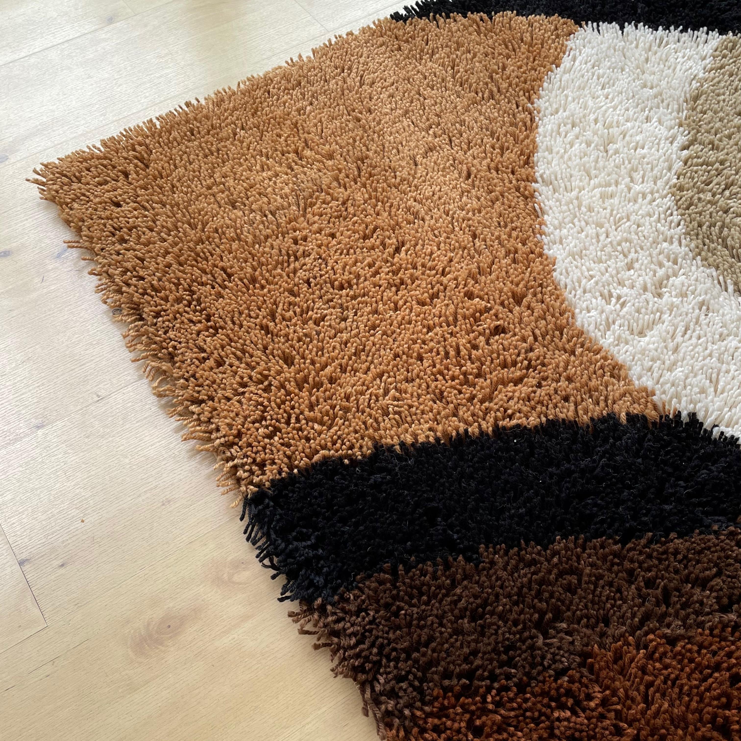 Modernist Panton Style High Pile Rya Rug by Concepts Intenational, 1970s In Good Condition In Kirchlengern, DE