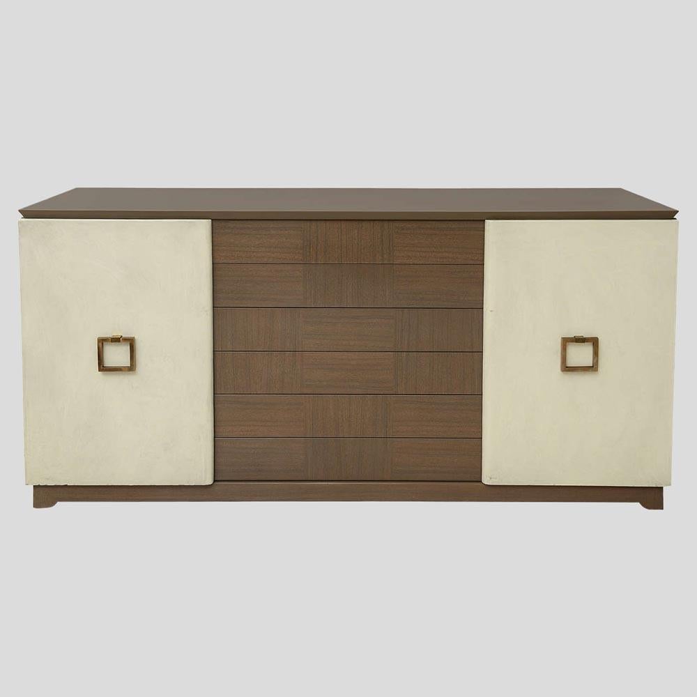 The rectangular top above central drawers flanked by parchment front doors with fine bronze pulls, the sides of the exterior as
well in parchment, all revealing a finely fitted interior with six articulated drawers and cubbies.
Provenance: Drouot,