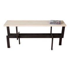Table console moderniste en acier patiné avec plateau en pierre calcaire