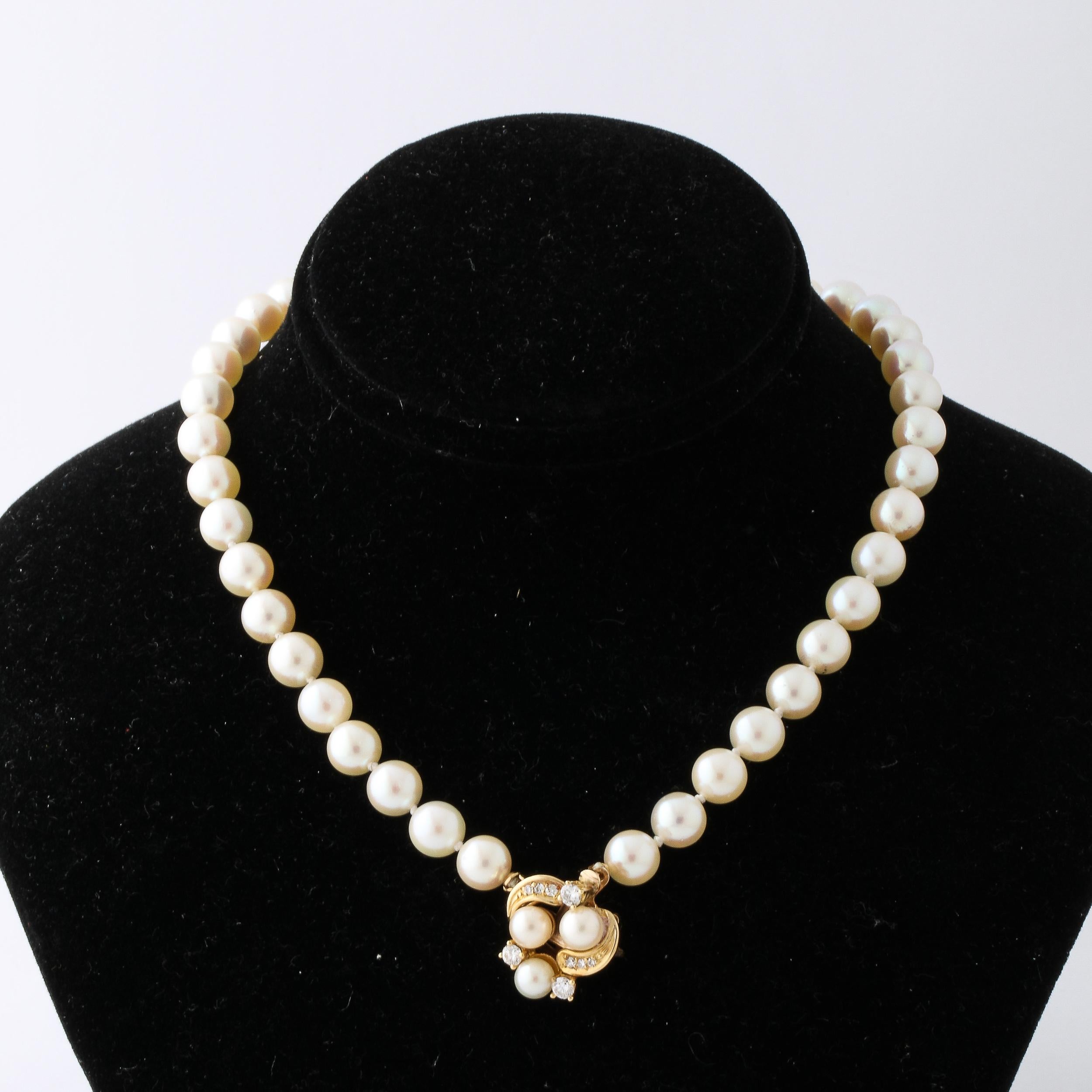 Modernist Pearl Necklace with 14k  Gold , Diamond and Pearl Clasp  In Excellent Condition In New York, NY