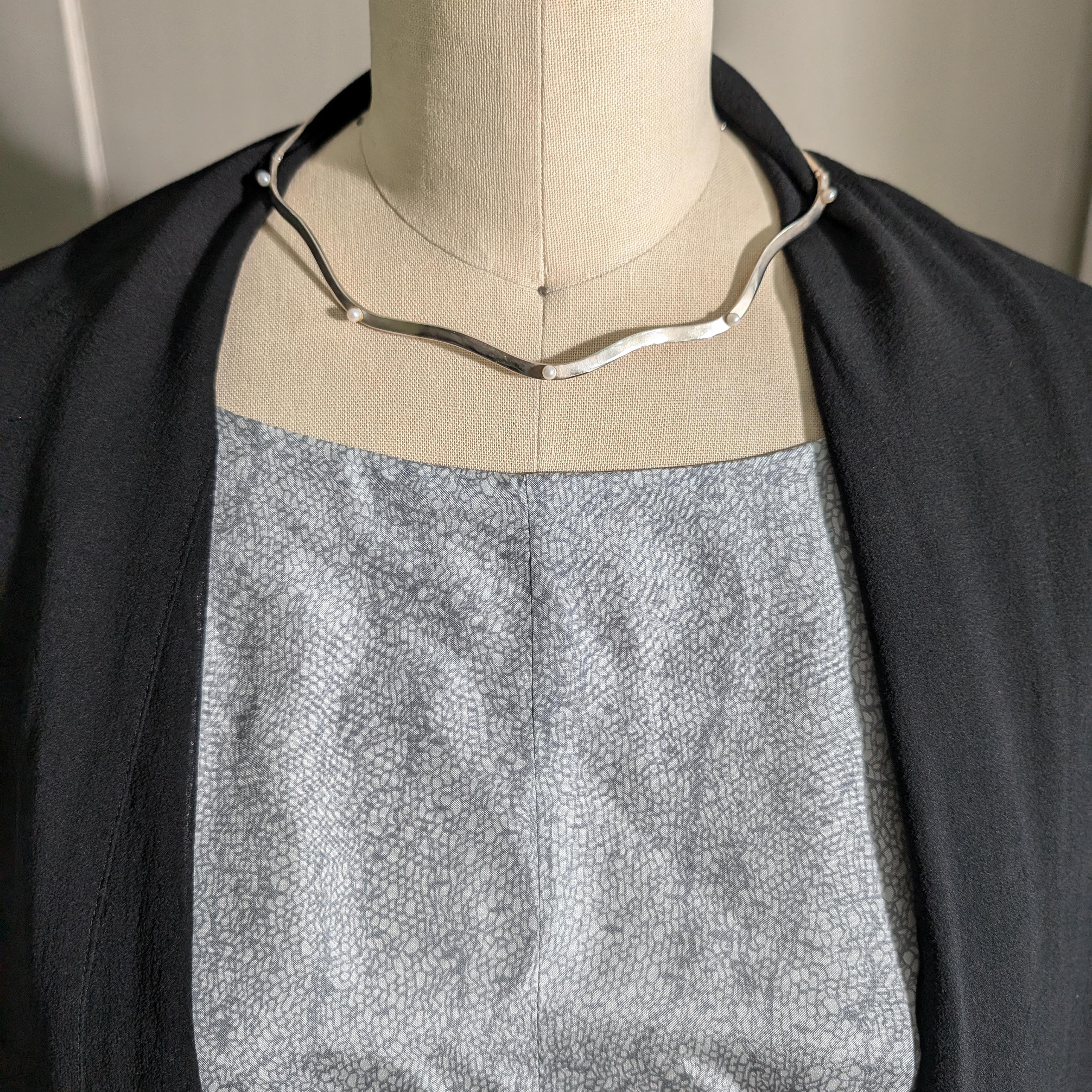 Perlenkette & Tiara, Einzigartig, Silber, Modernistische Perlenkette im Angebot 6
