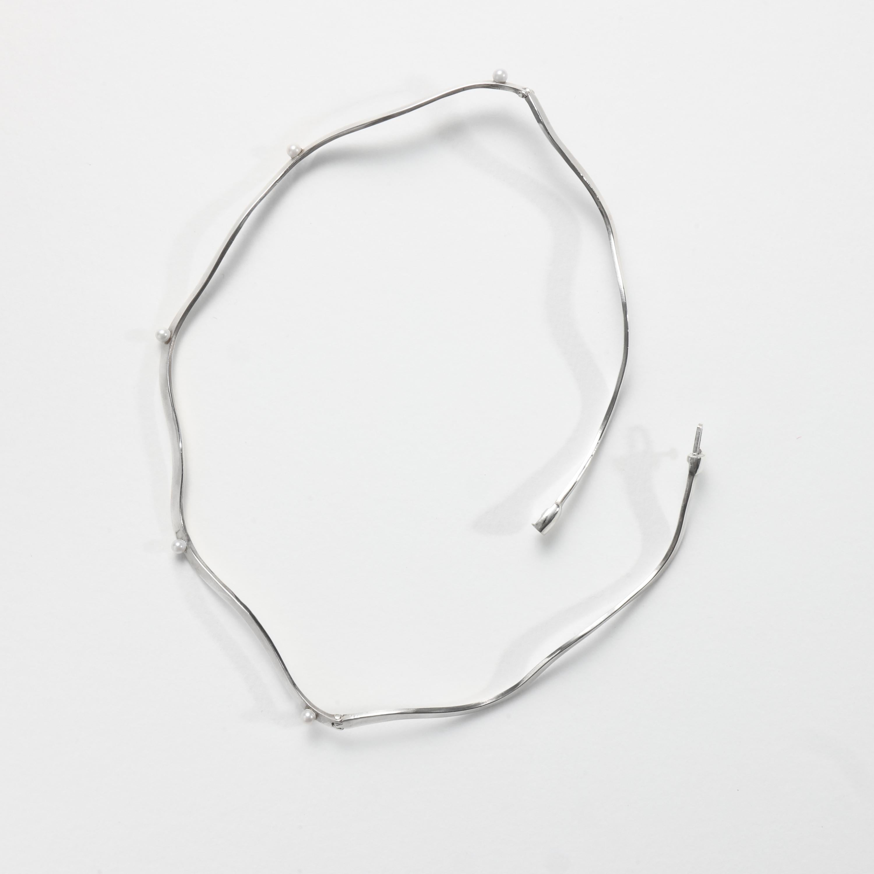Perlenkette & Tiara, Einzigartig, Silber, Modernistische Perlenkette im Angebot 2