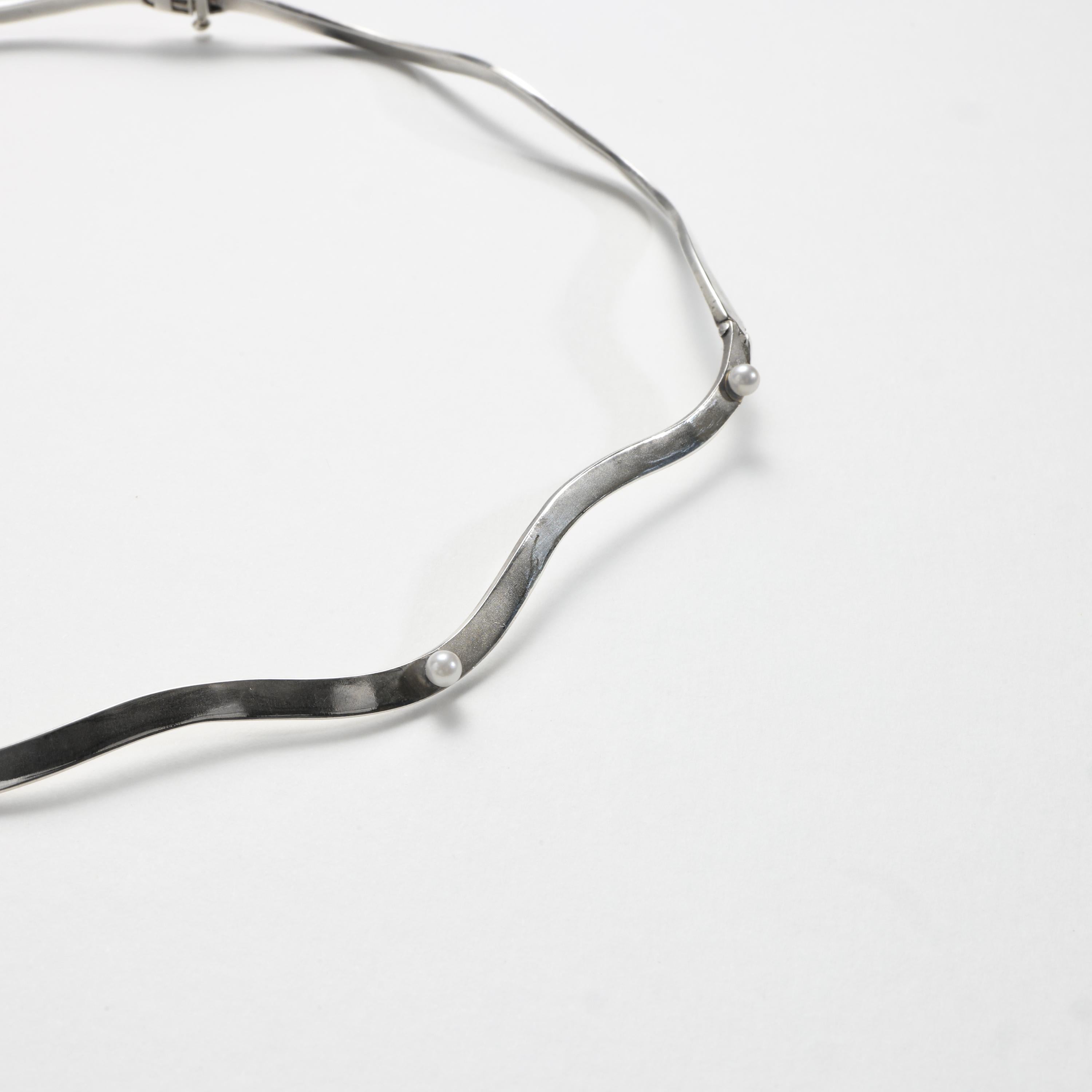Perlenkette & Tiara, Einzigartig, Silber, Modernistische Perlenkette im Angebot 3