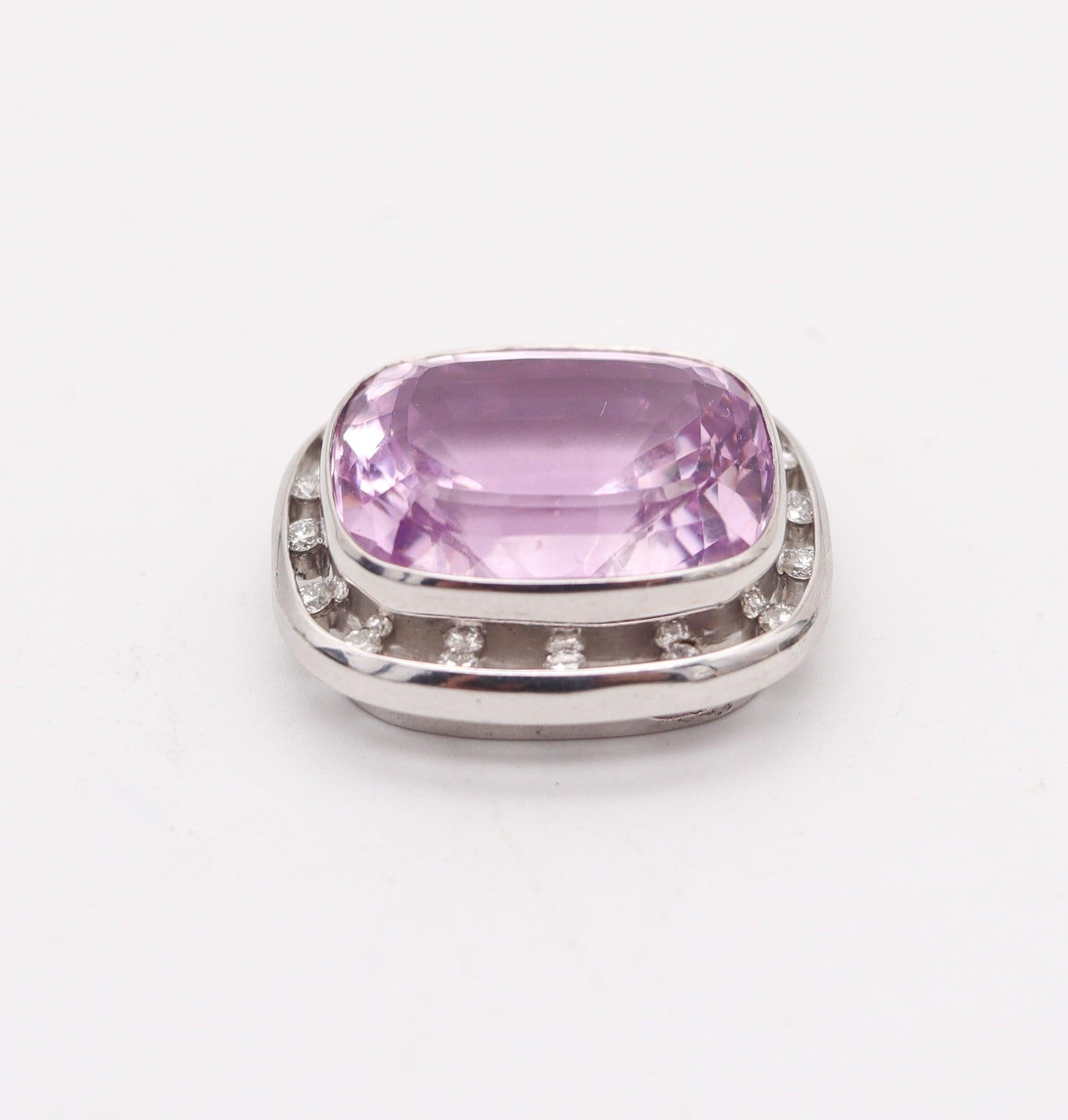 Collier pendentif moderniste en or 18 carats avec kunzite et diamants 37,69 carats en vente 1
