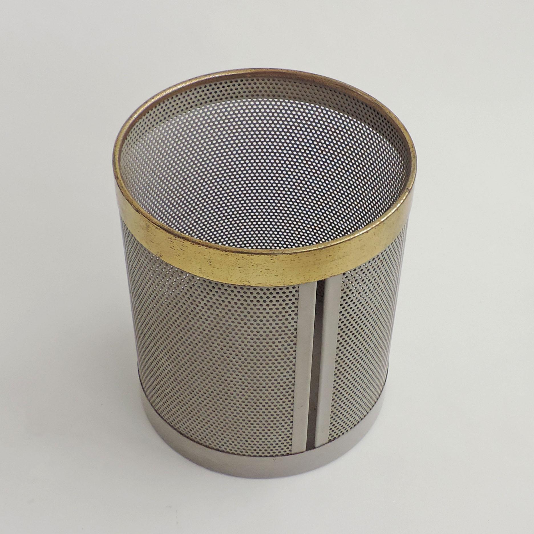 Lacquered Modernist Perforated Italian Wastepaper Bin in Grey Metal and Brass, Italy 1960s For Sale