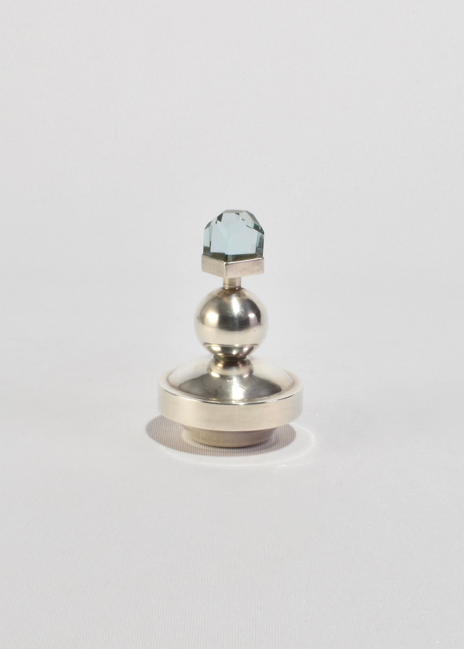 Oversized modernist perfume bottle in sterling silver with a faceted green amethyst stone on top. Stamped 925.