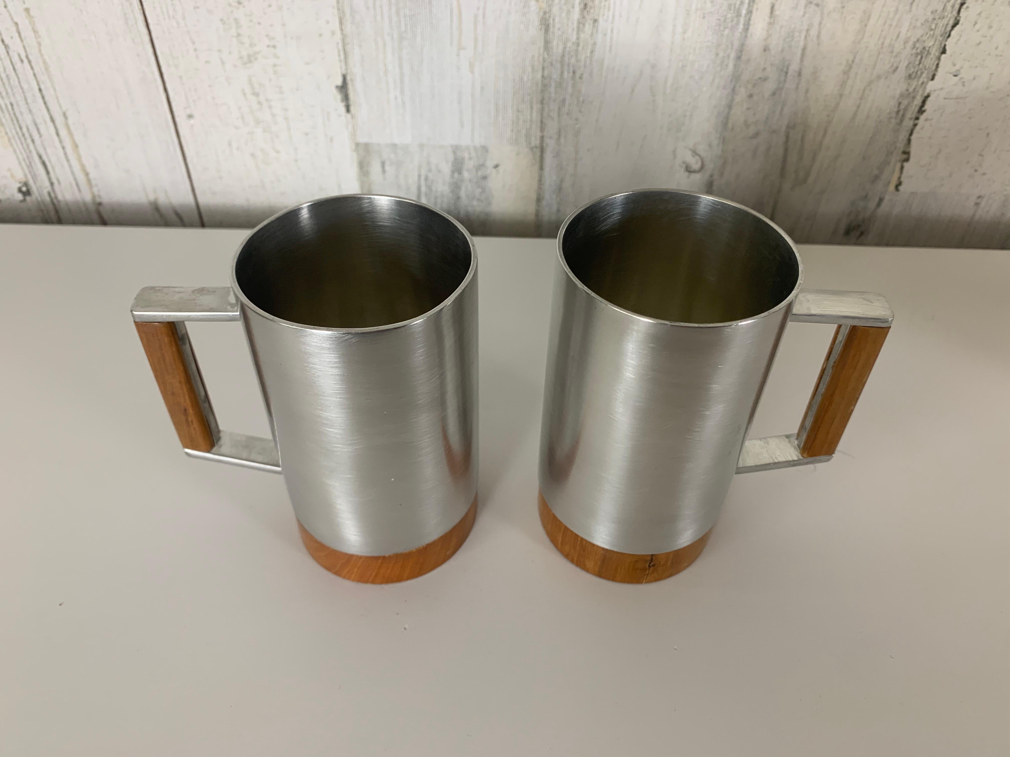Juego de seis jarras modernistas de peltre y teca en venta 10