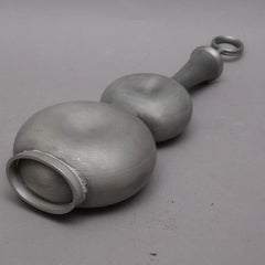 Scultura modernista di bottiglia in peltro di Gunnar Havstad, Norvegia, anni '50