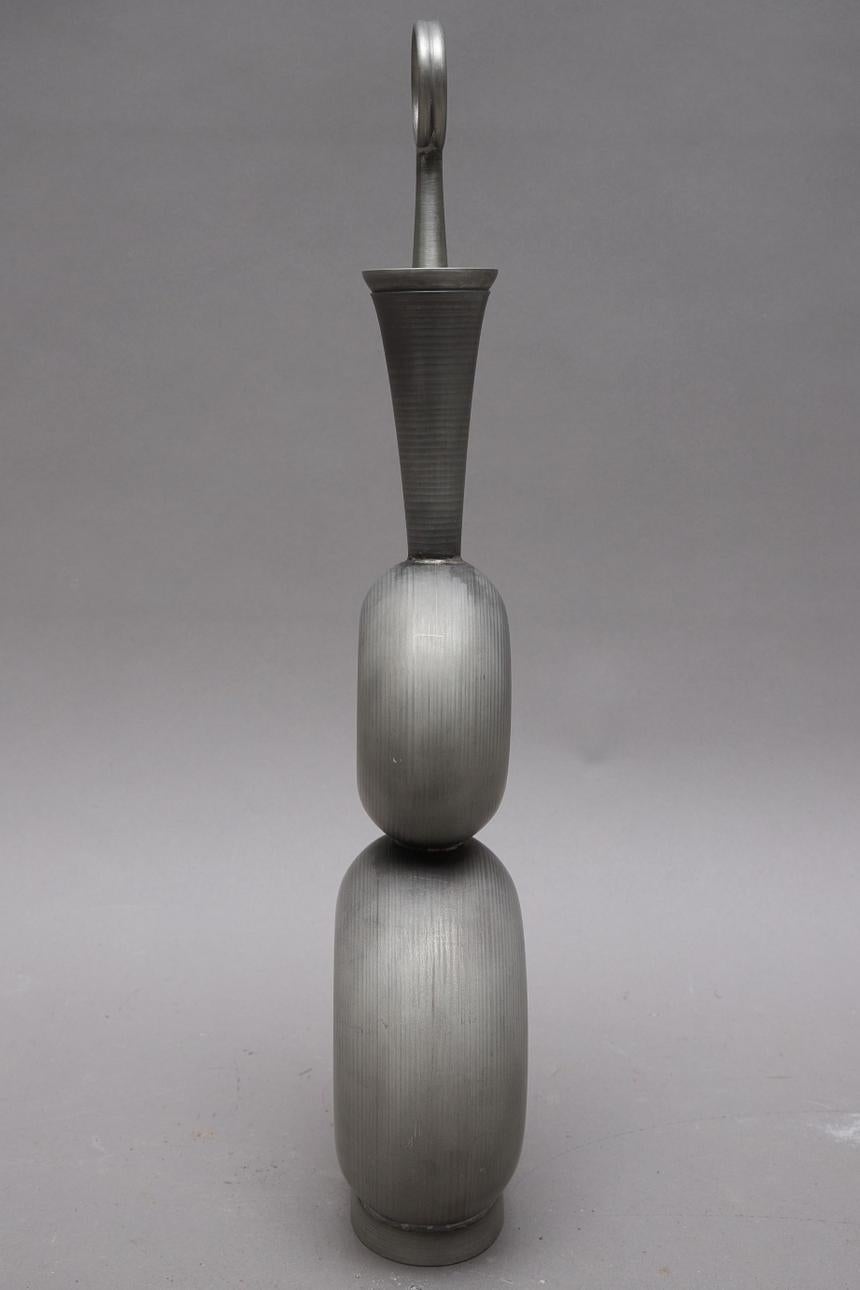 Scandinavo moderno Scultura modernista di bottiglia in peltro di Gunnar Havstad, Norvegia, anni '50 in vendita