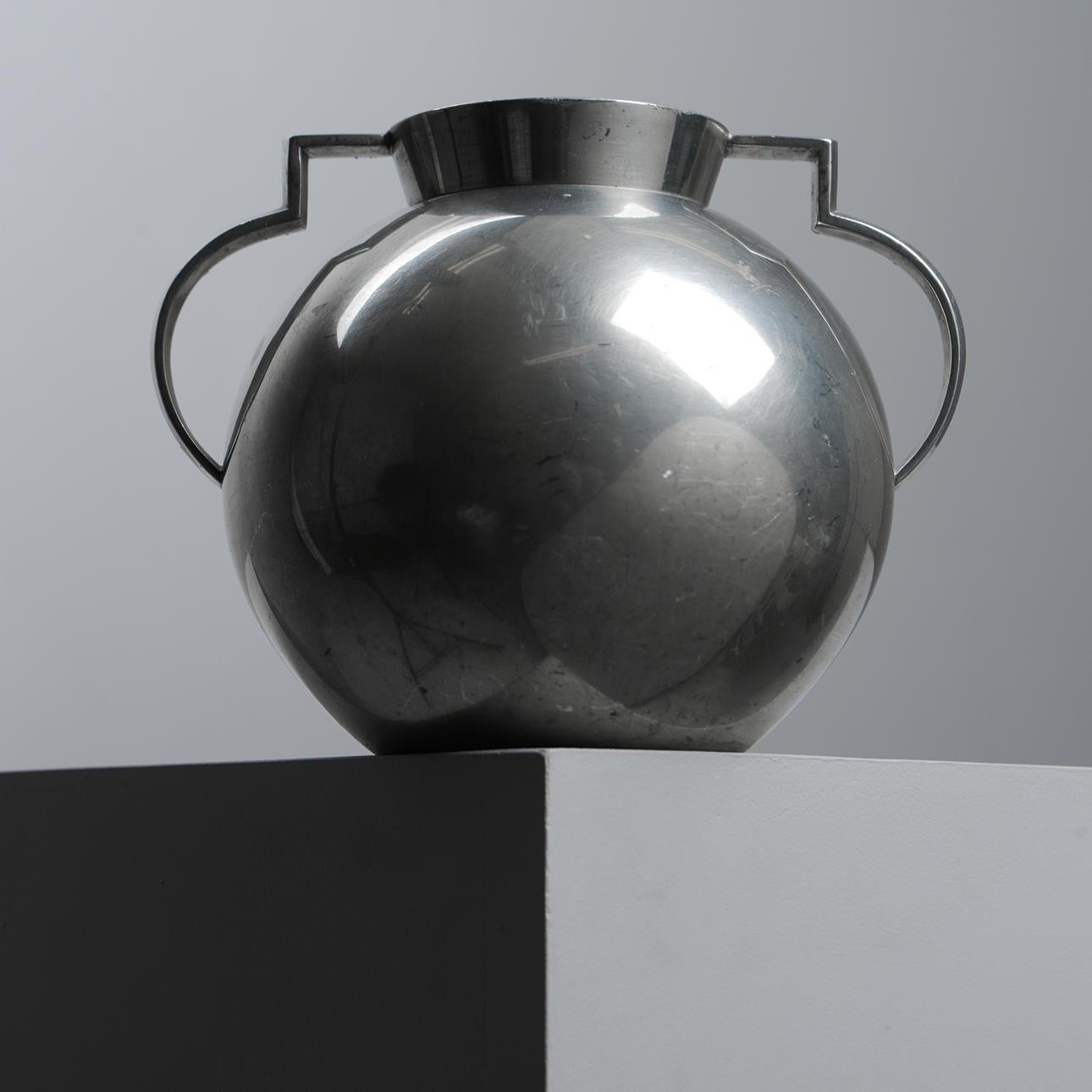 Modernist Pewter Vase by Folke Arström for GAB, Sweden, 1930s In Good Condition For Sale In Stockholm, SE