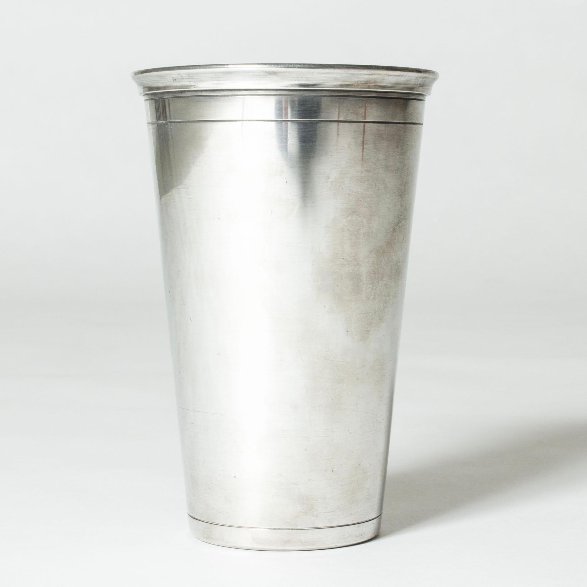 Suédois Vase moderniste en étain de Svenskt Tenn, Suède, 1948 en vente
