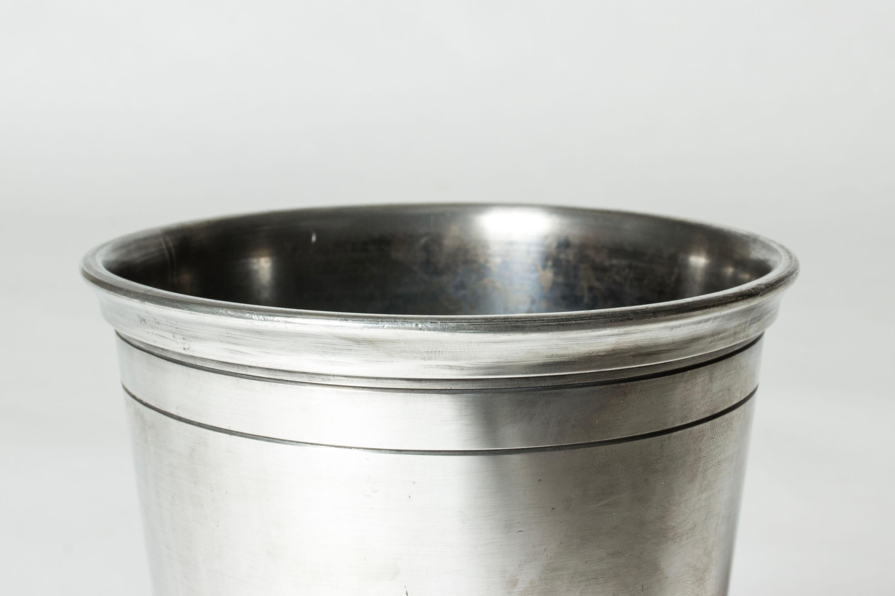 Vase moderniste en étain de Svenskt Tenn, Suède, 1948 Bon état - En vente à Stockholm, SE