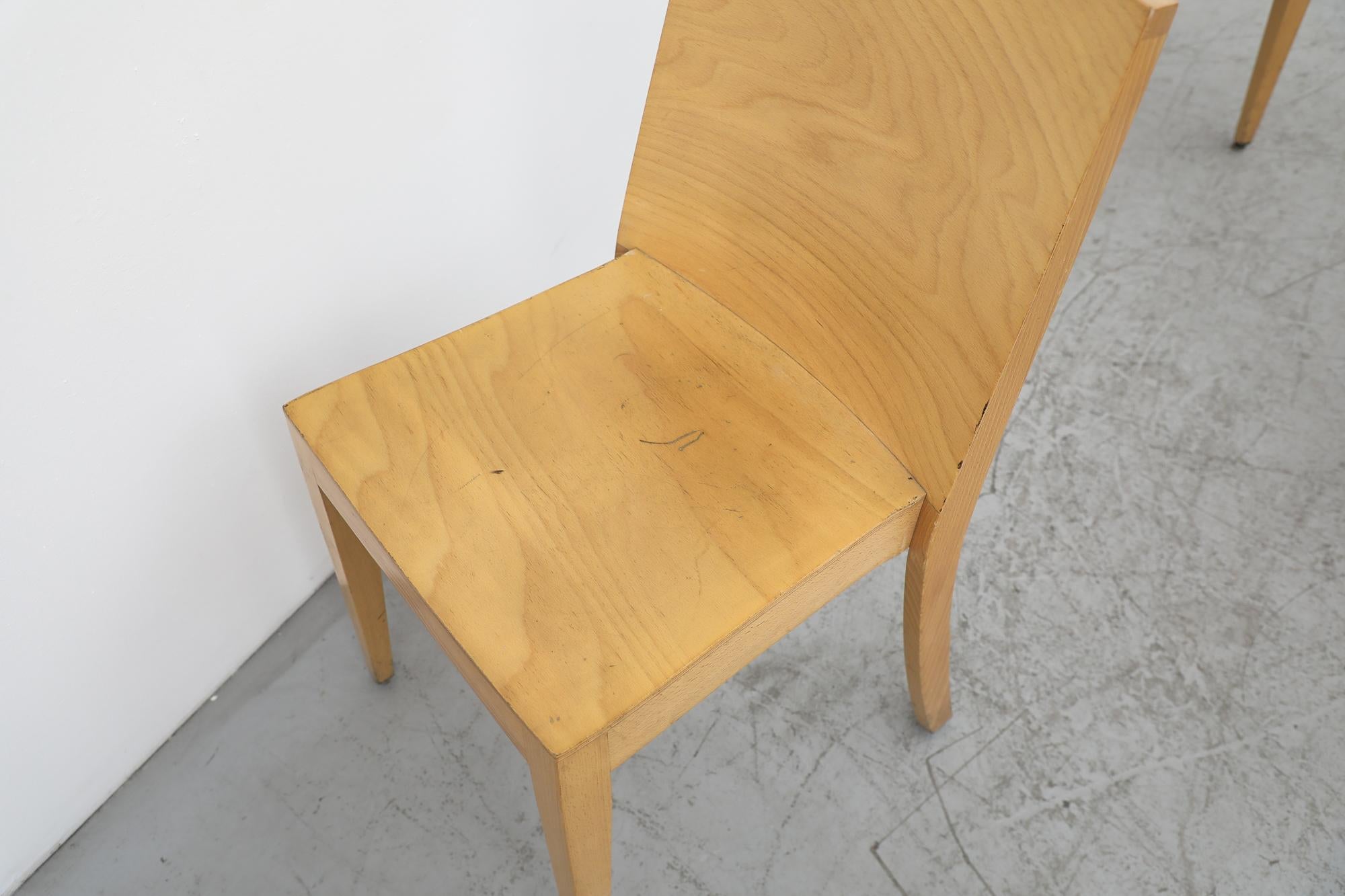 Sillas apilables de madera rubia estilo modernista Philippe Starck finales del siglo XX en venta