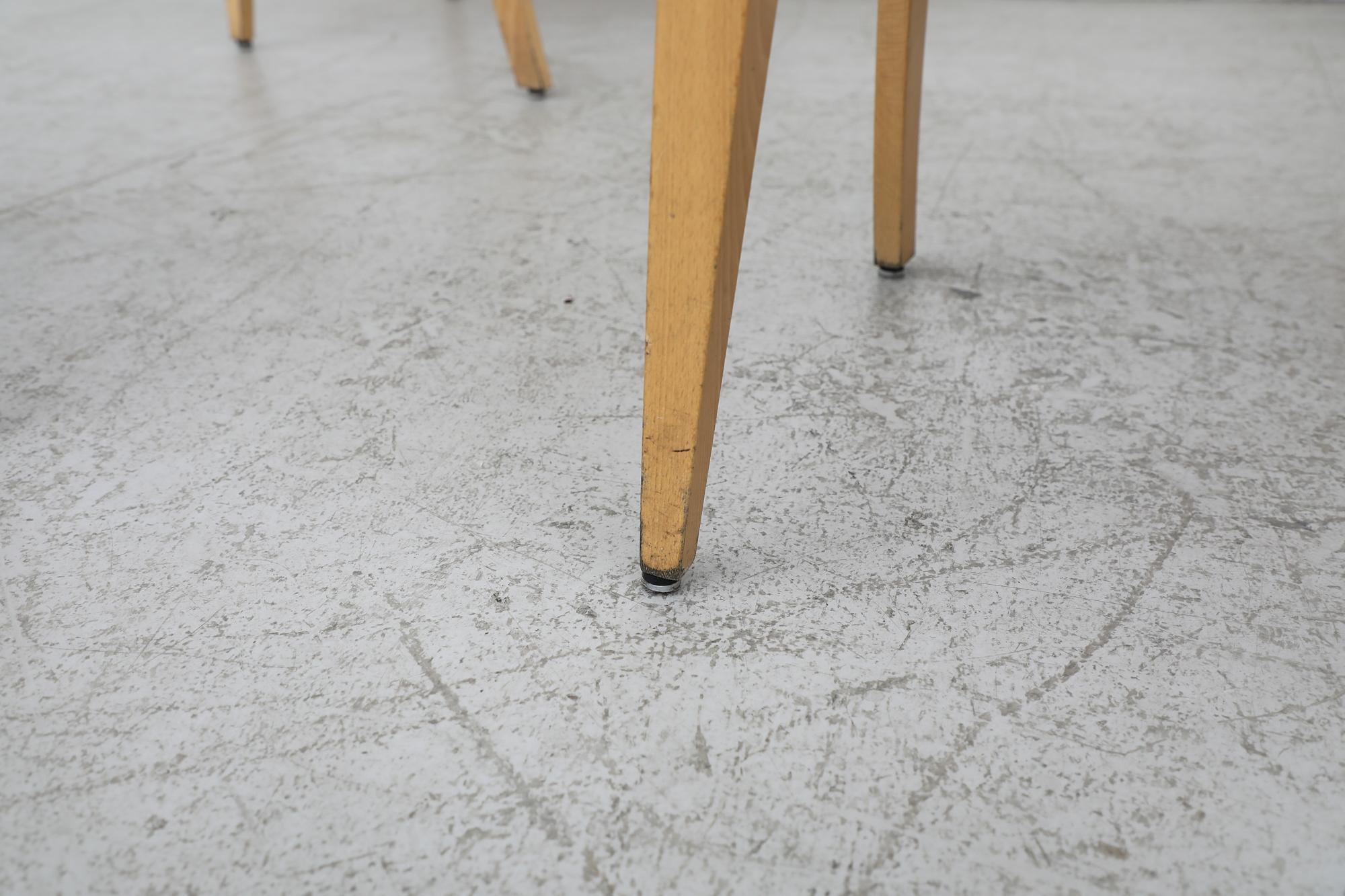 Sillas apilables de madera rubia estilo modernista Philippe Starck en venta 7
