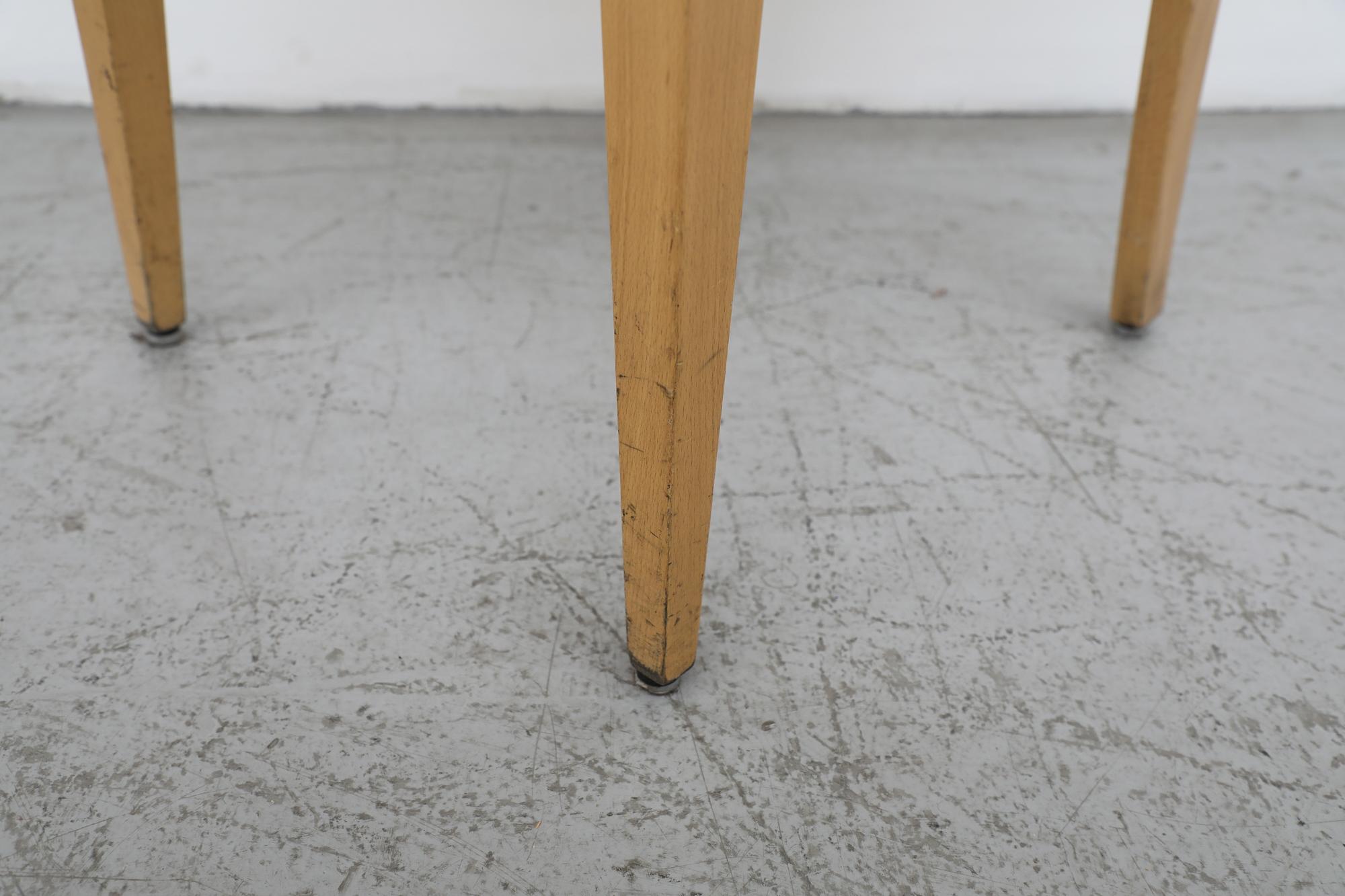 Sillas apilables de madera rubia estilo modernista Philippe Starck en venta 9
