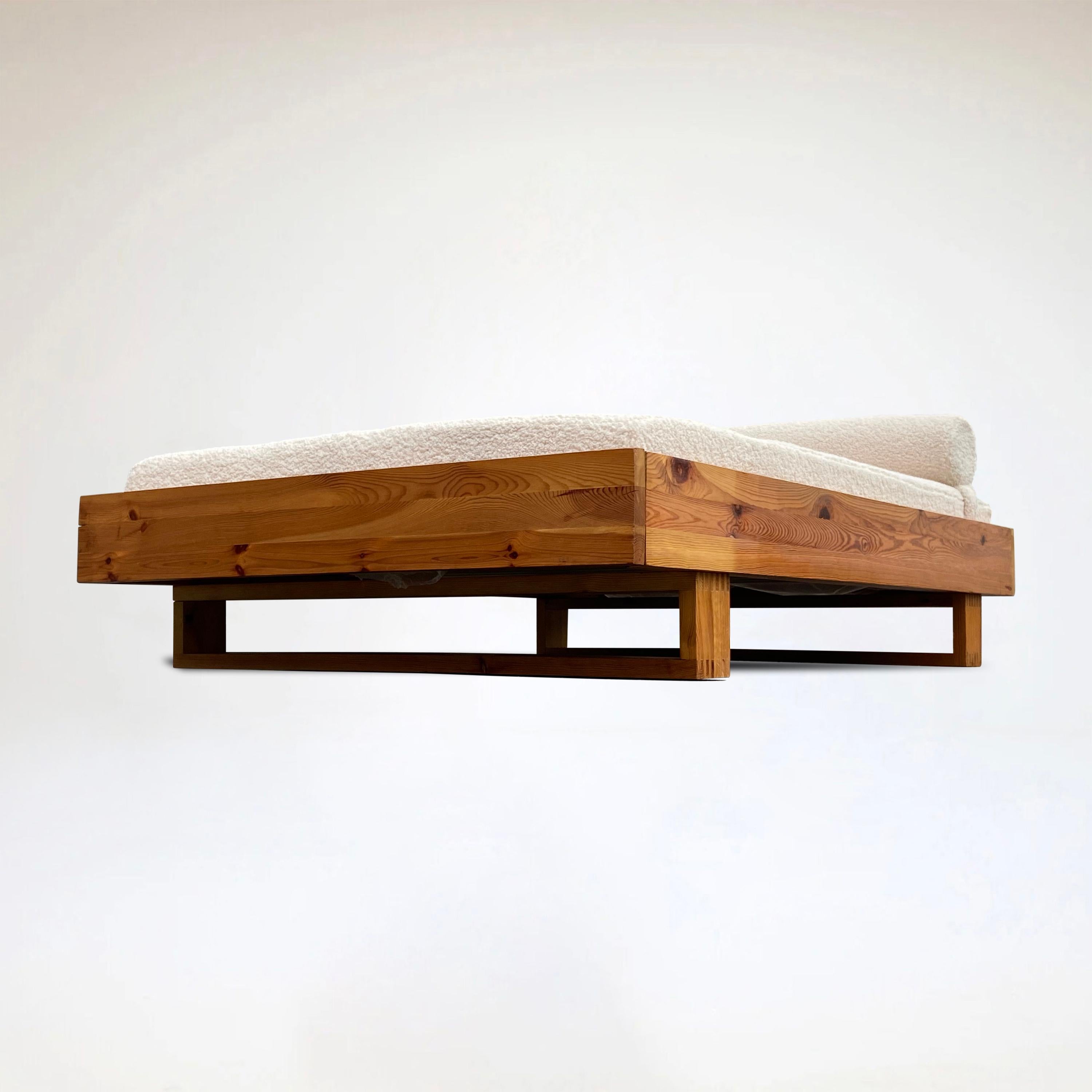 Modernistisches Tagesbett aus Kiefer und Bouclé von Ate van Apeldoorn für Houtwerk Hattem 1970er im Angebot 6