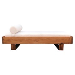 Used Modernist pine and bouclé daybed by Ate van Apeldoorn for Houtwerk Hattem 1970s