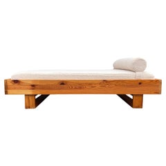 Cama de día modernista de pino y bouclé de Ate Van Apeldoorn para Houtwerk Hattem Años 70