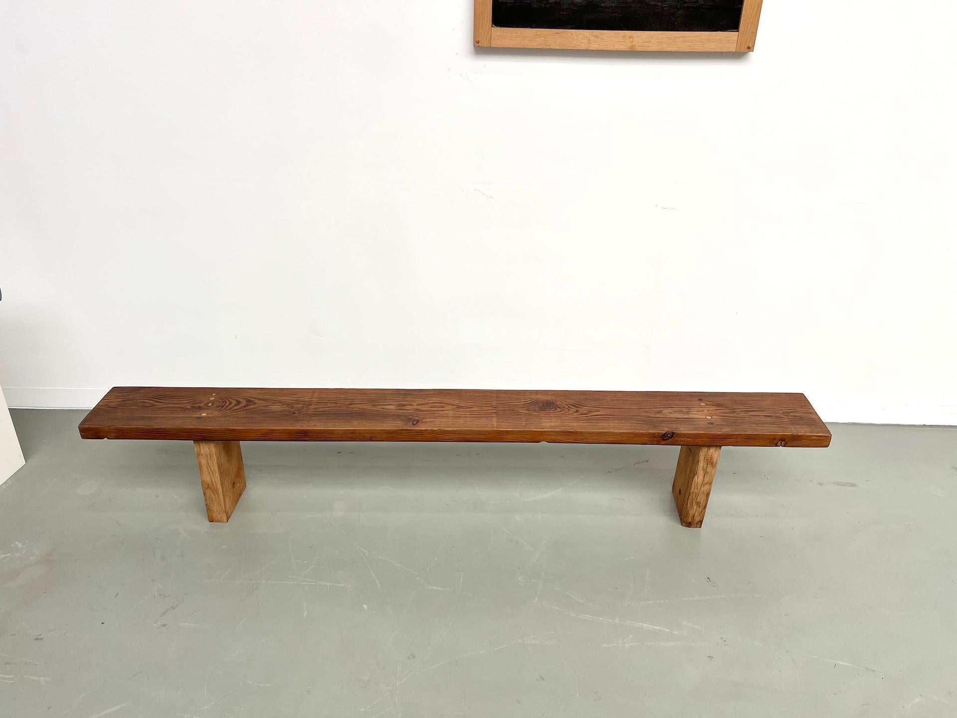Banco modernista de pino Circa 1950 Provincial francés en venta