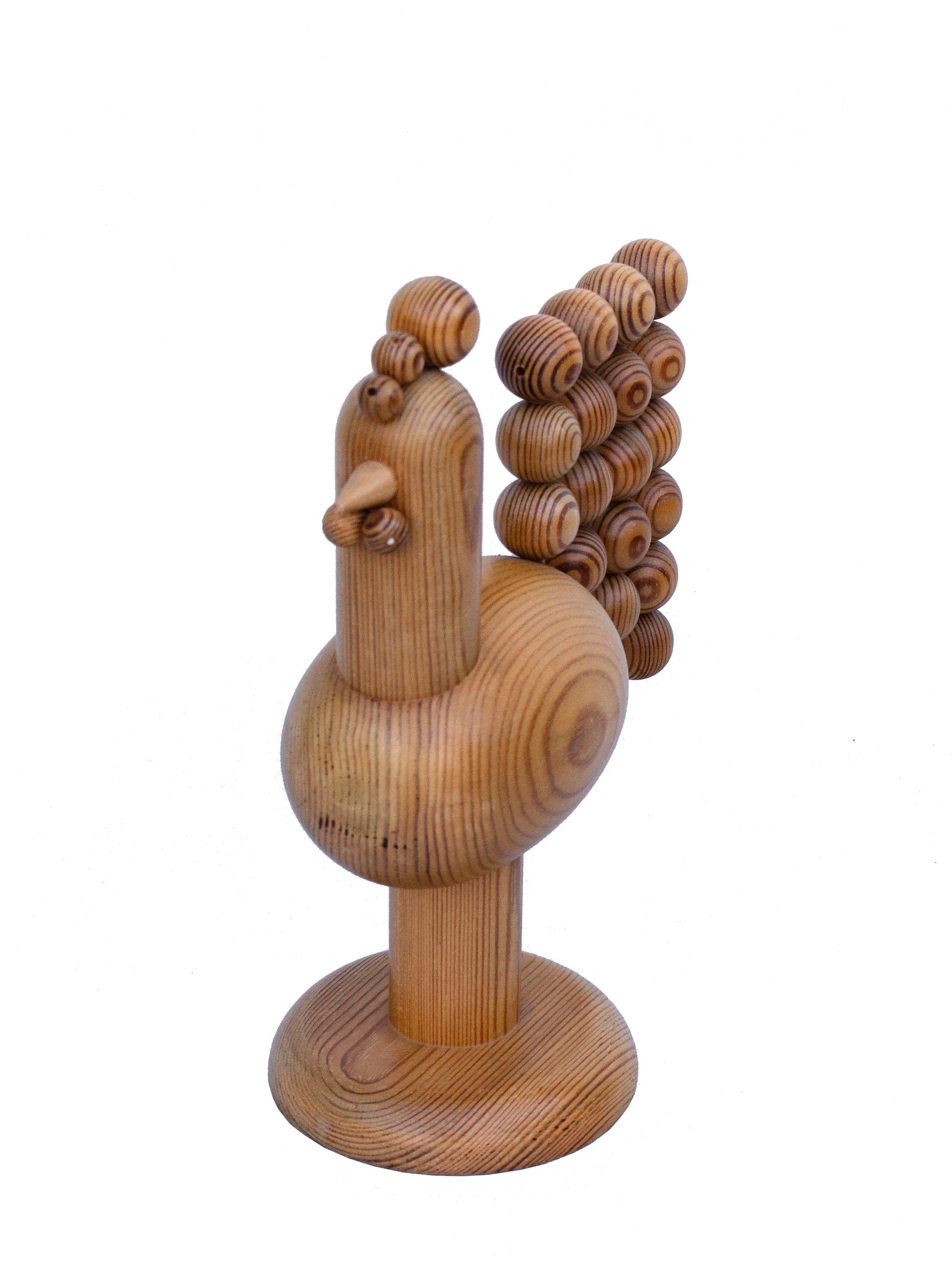 Escultura modernista de gallo de pino de Finlandia por Kaija Aarikka Finlandés en venta
