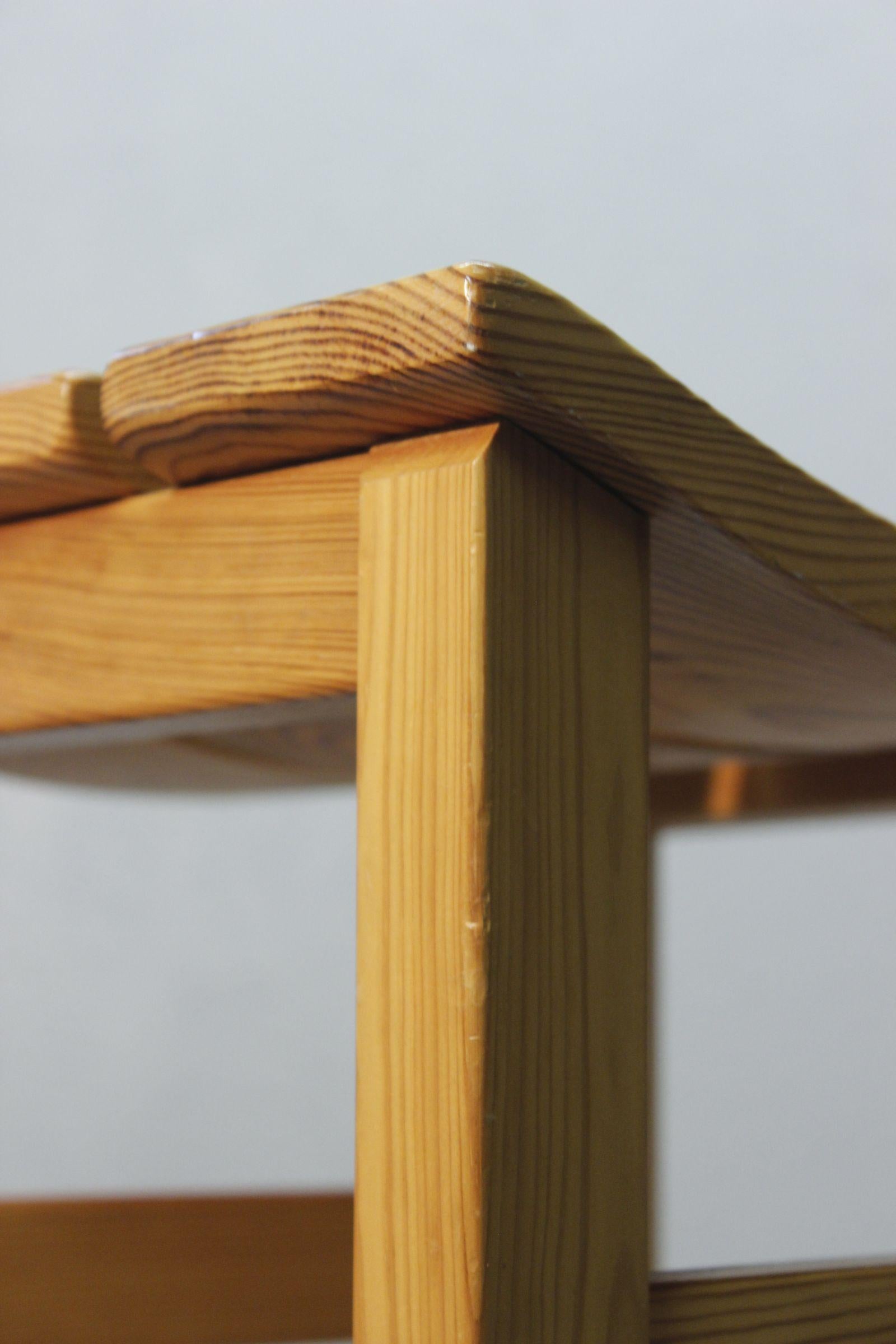 Modernistischer Hocker aus Kiefernholz, Frankreich 1950er Jahre im Angebot 1
