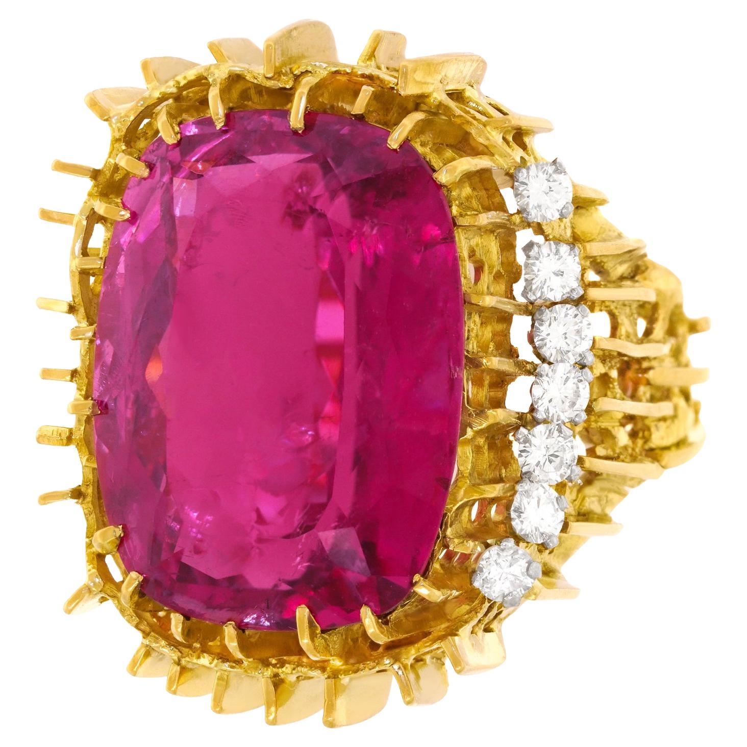 Modernistischer Ring mit rosa Turmalin und Diamant, 18 Karat, CIRCA 1968, London