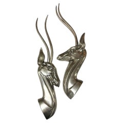Paire de sculptures murales modernistes en aluminium poli Gazelle de Pendergrast