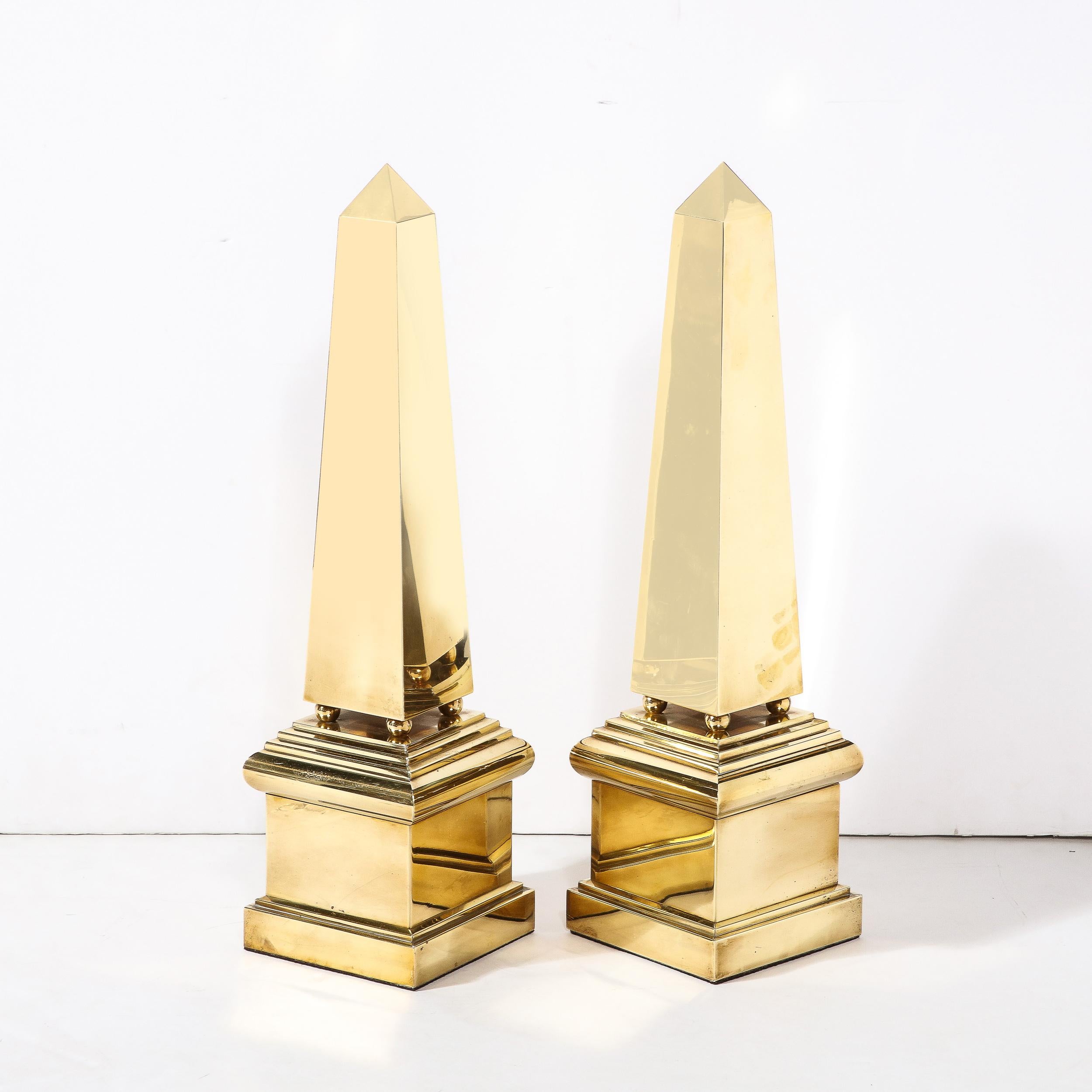 Modernistische Obelisken aus poliertem Messing mit gestuften und Wolkenkratzer-Sockeln im Zustand „Hervorragend“ im Angebot in New York, NY